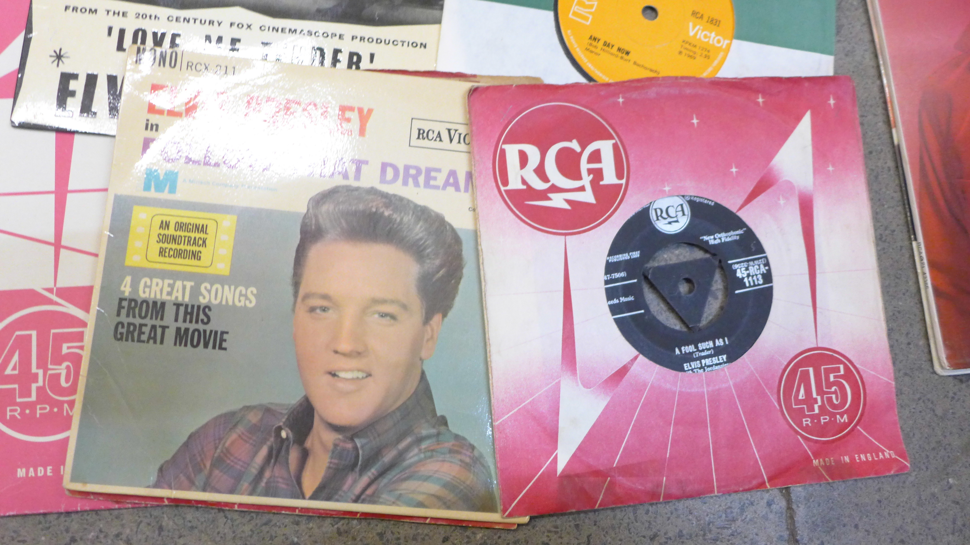 Elvis Presley 7" singles and ten LP records - Bild 3 aus 3