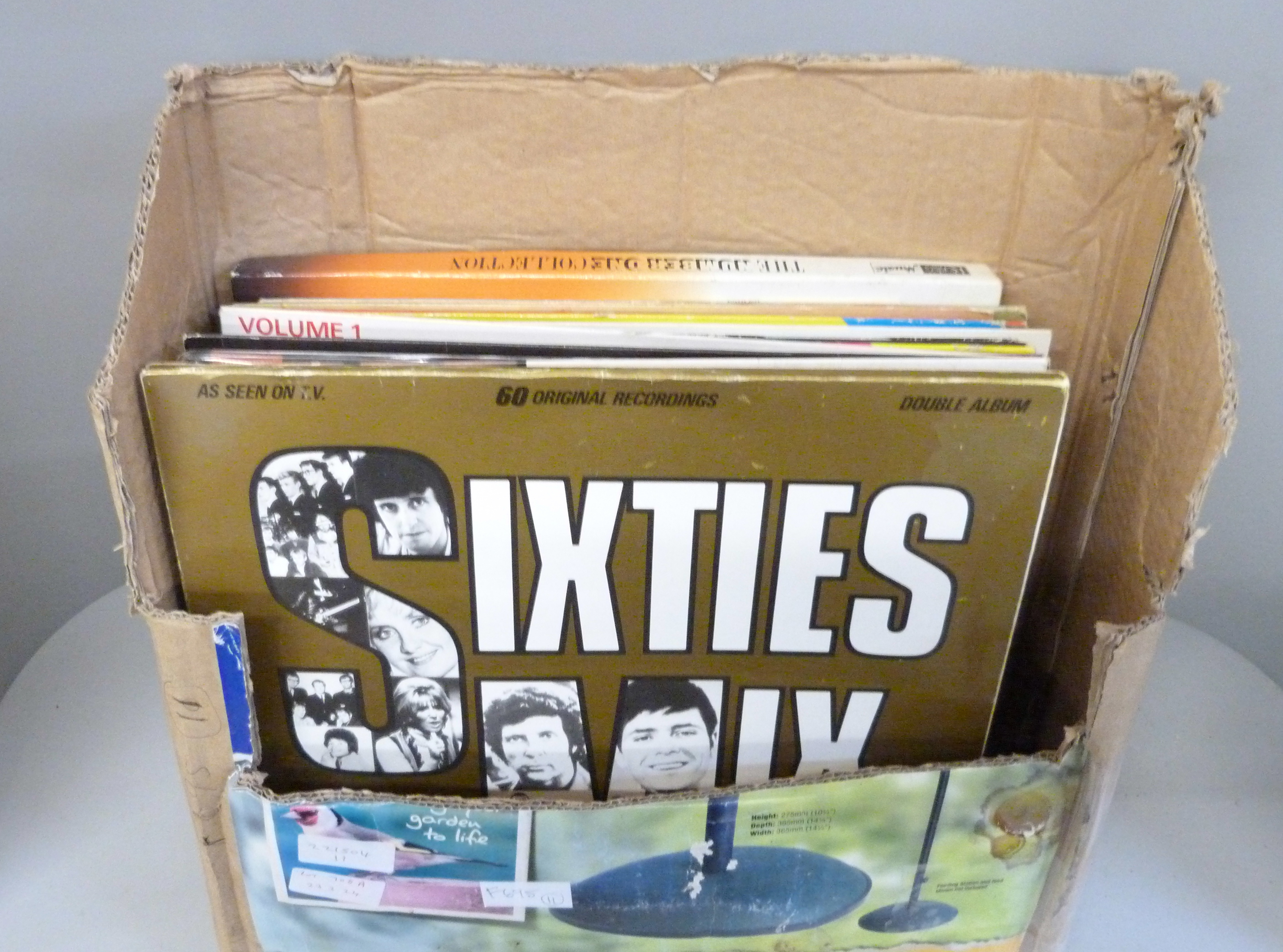 A box of compilation LP records, all original artists (34 no.) - Bild 2 aus 2