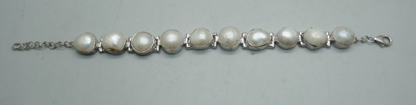 A silver and blister pearl bracelet, 20cm, 29g