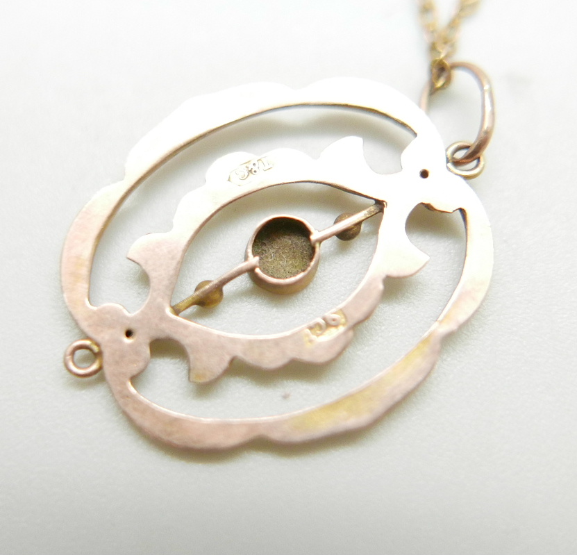 An Edwardian 9ct gold pendant and chain, 2g - Image 4 of 4