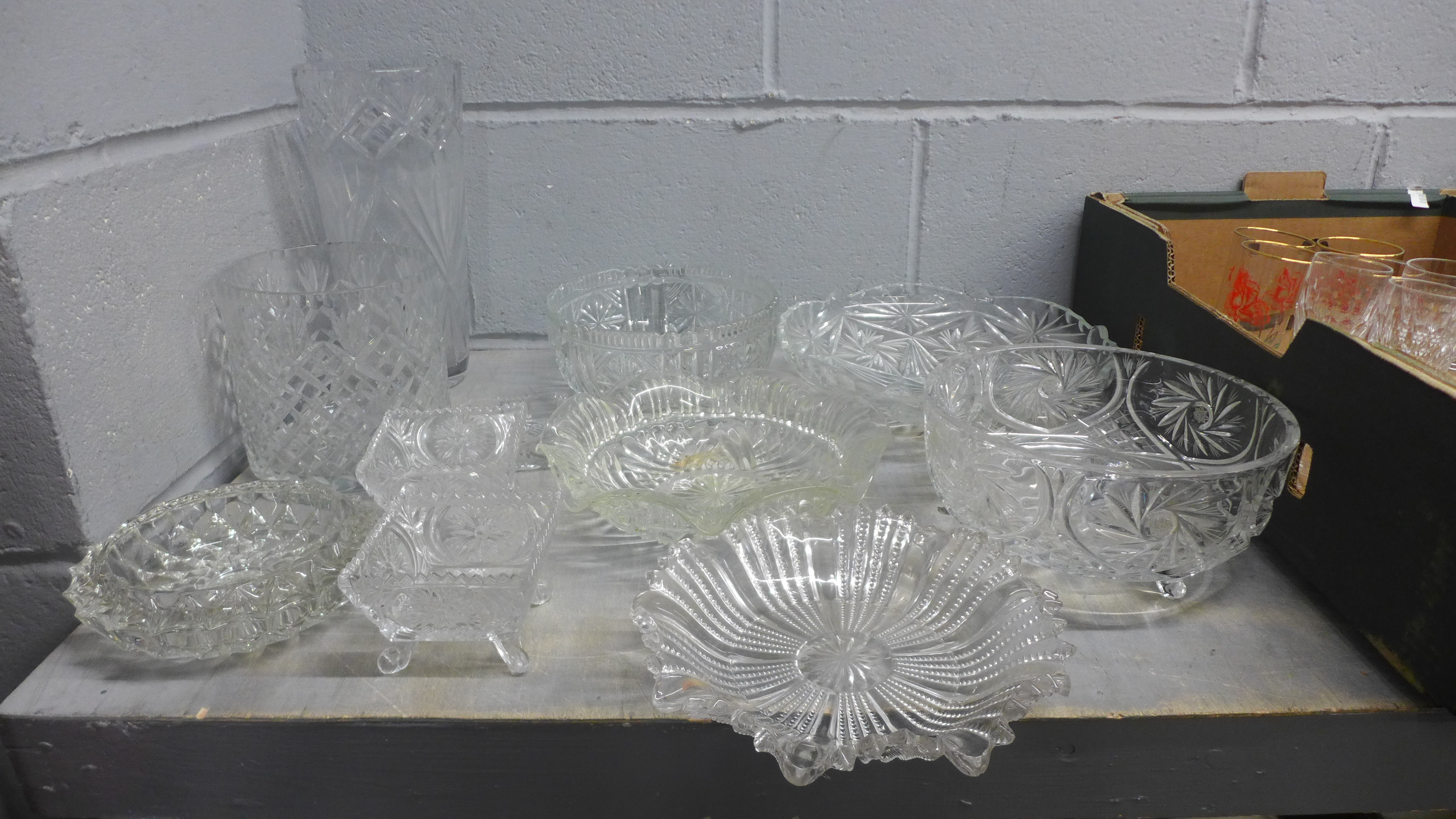 A quantity of cut glass and crystal, 2 boxes **PLEASE NOTE THIS LOT IS NOT ELIGIBLE FOR POSTING - Bild 7 aus 9