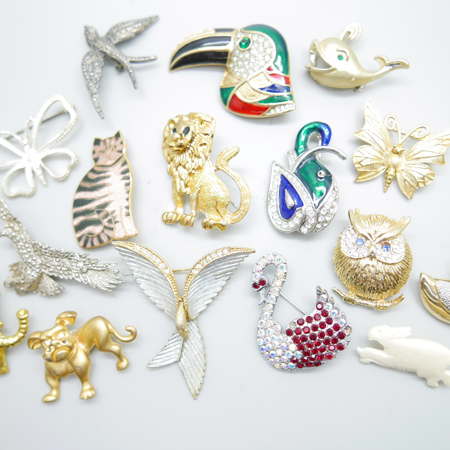 Sixteen animal and bird brooches - Image 2 of 2