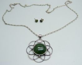 A silver and chalcedony set pendant, siver chain and a pair of earrings, chain 75cm