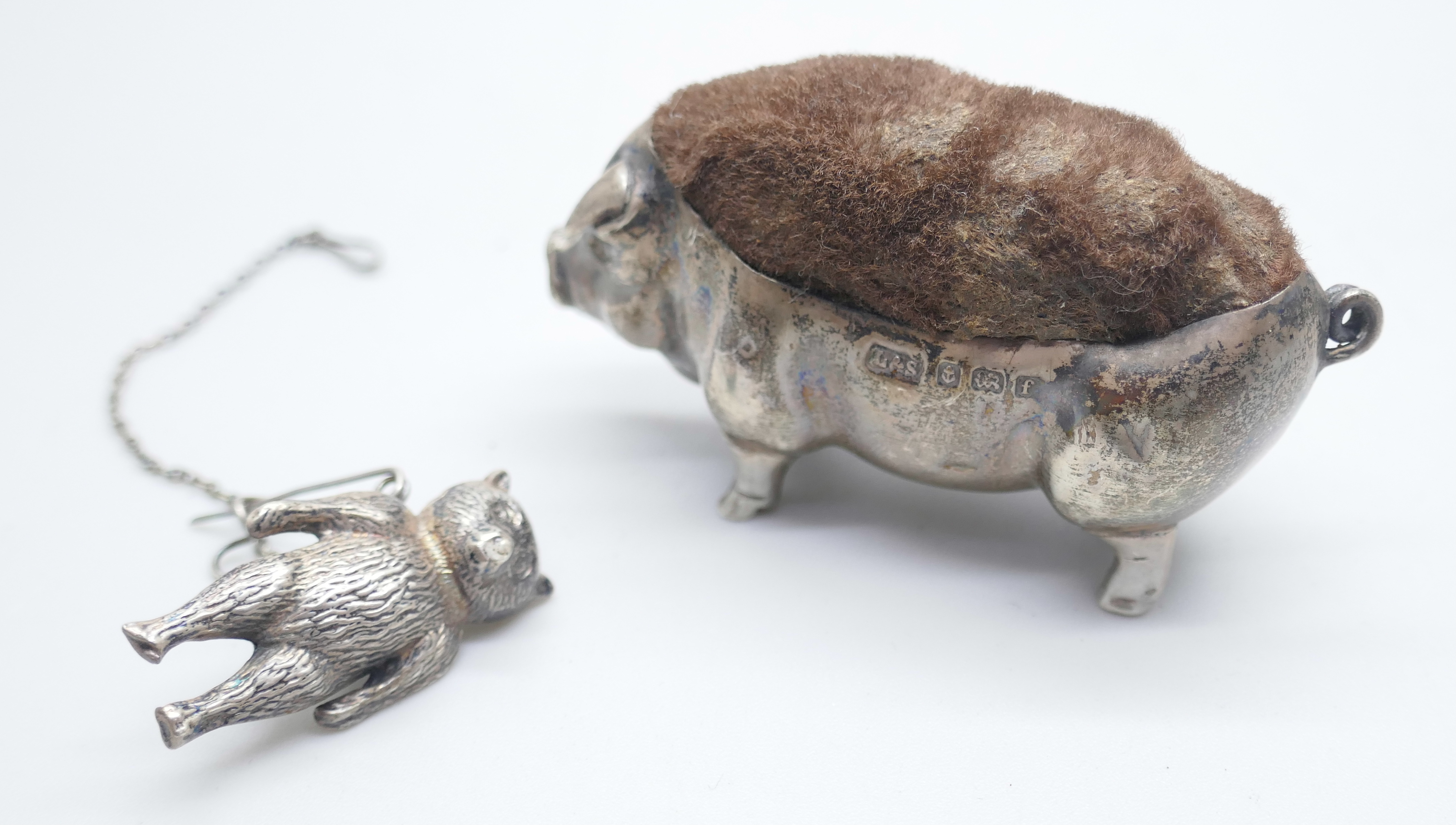 A collection of silver, etc.; including silver pig pin cushion, Birmingham 1905, silver cigar - Image 3 of 8