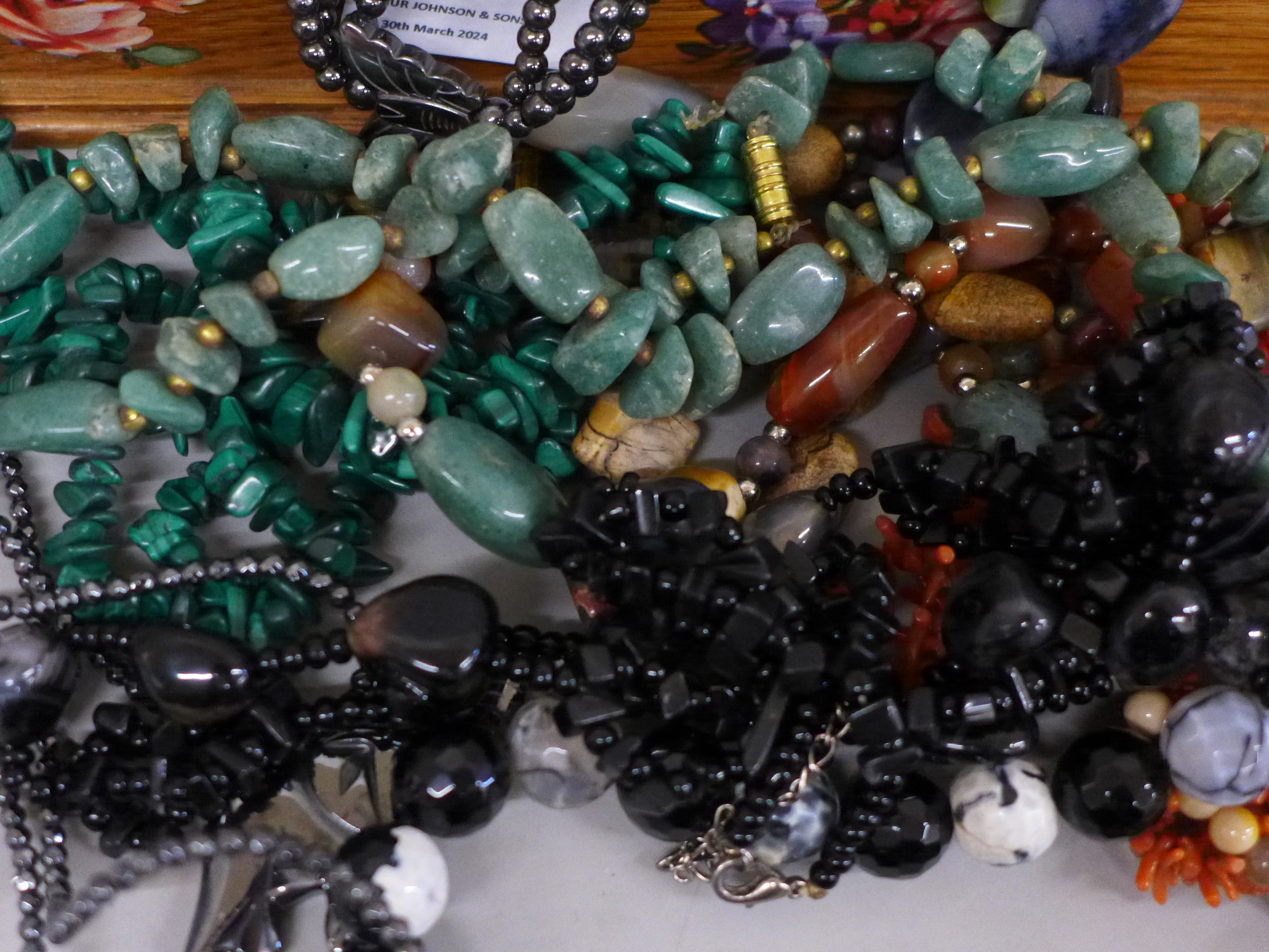 A collection of necklaces, labradorite, coral, Scottish pebble, malachite, in wooden box decorated - Image 2 of 3