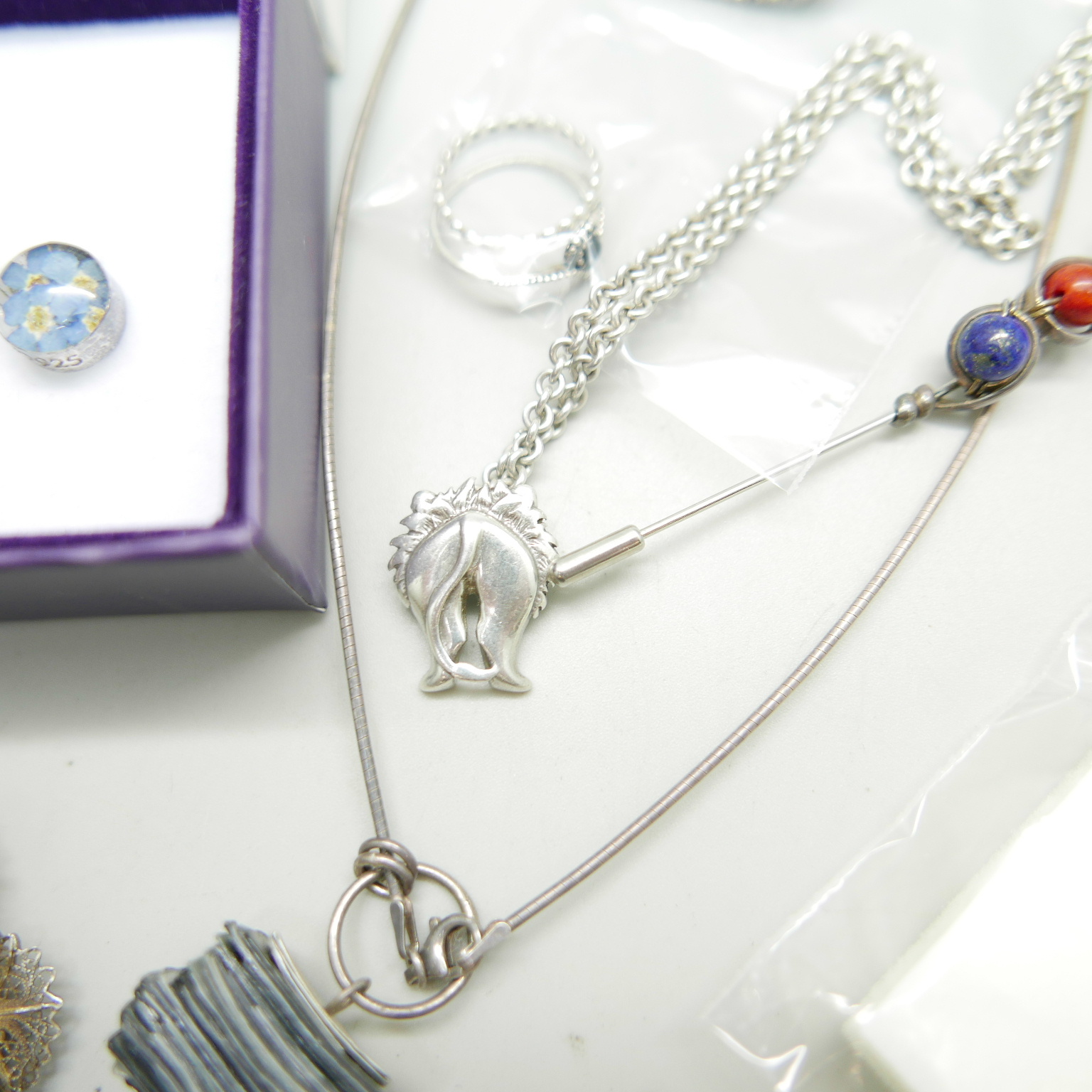 A collection of silver jewellery including a filigree brooch, child's bangle, rings, etc. and a pair - Image 3 of 3