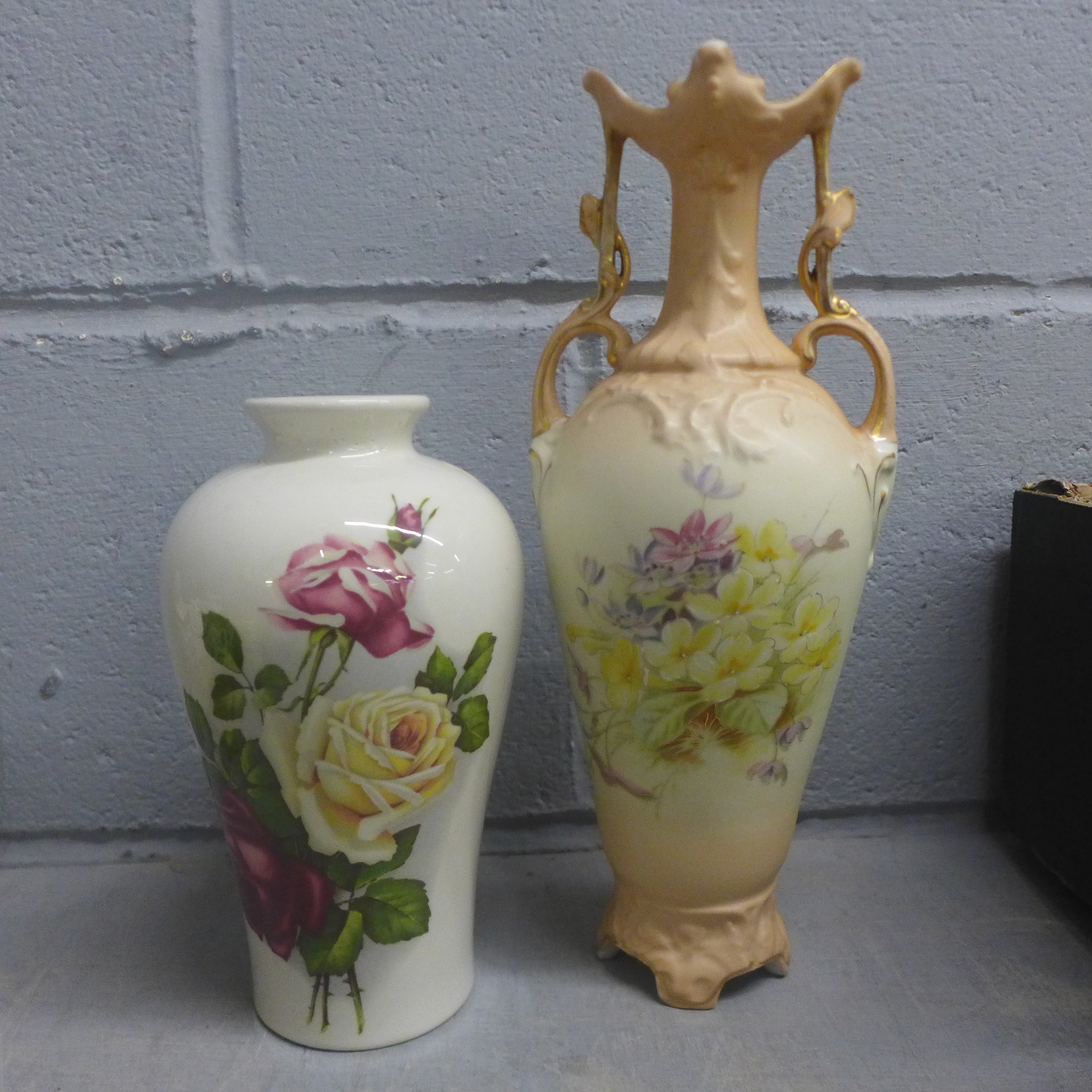 A box of mixed china, Old Foley Royal Blue ginger jar, pierced basket, one other ginger jar, vases - Image 5 of 5