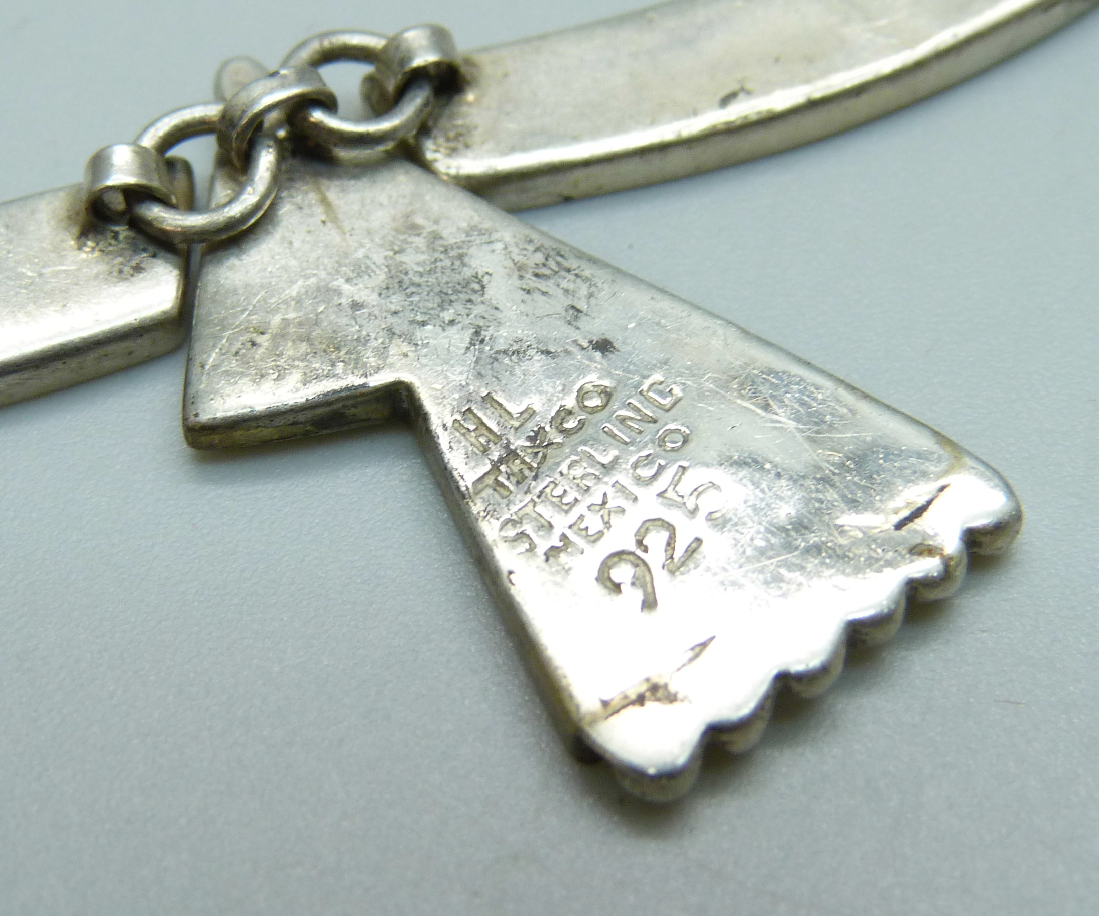 A Modernist Mexican 925 silver necklace, stamped H.L. - Image 2 of 3