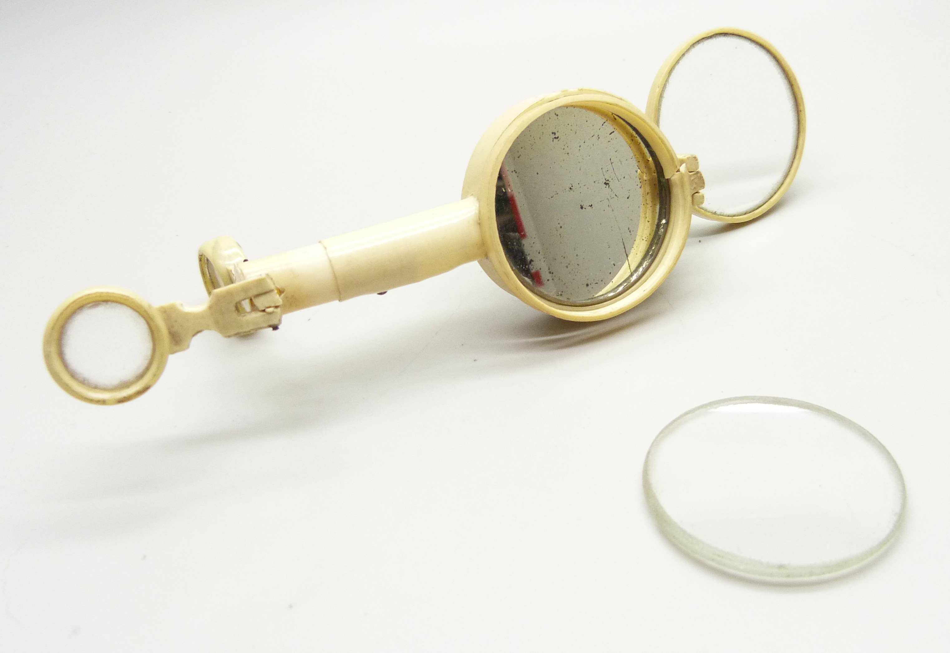 An antique travelling compass, marked Bavaria, a/f, lens frame requires repair - Bild 3 aus 3