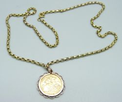 A 1913 half sovereign in a 9ct gold pendant mount and a 9ct gold chain, total weight 14.5g, chain