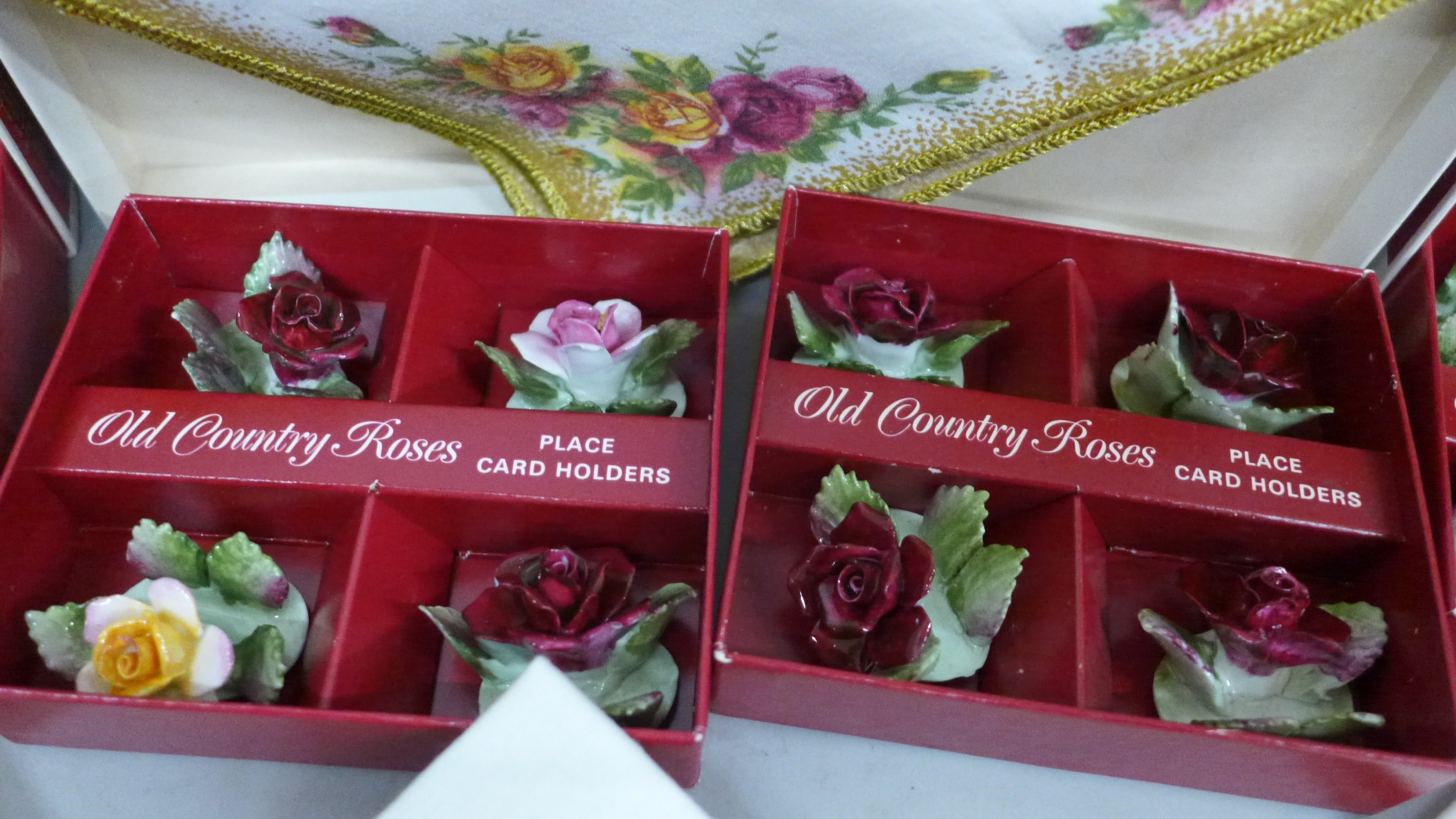 Four sets of 4 Royal Albert Old Country Roses place holders and a set of four napkins - Image 3 of 4