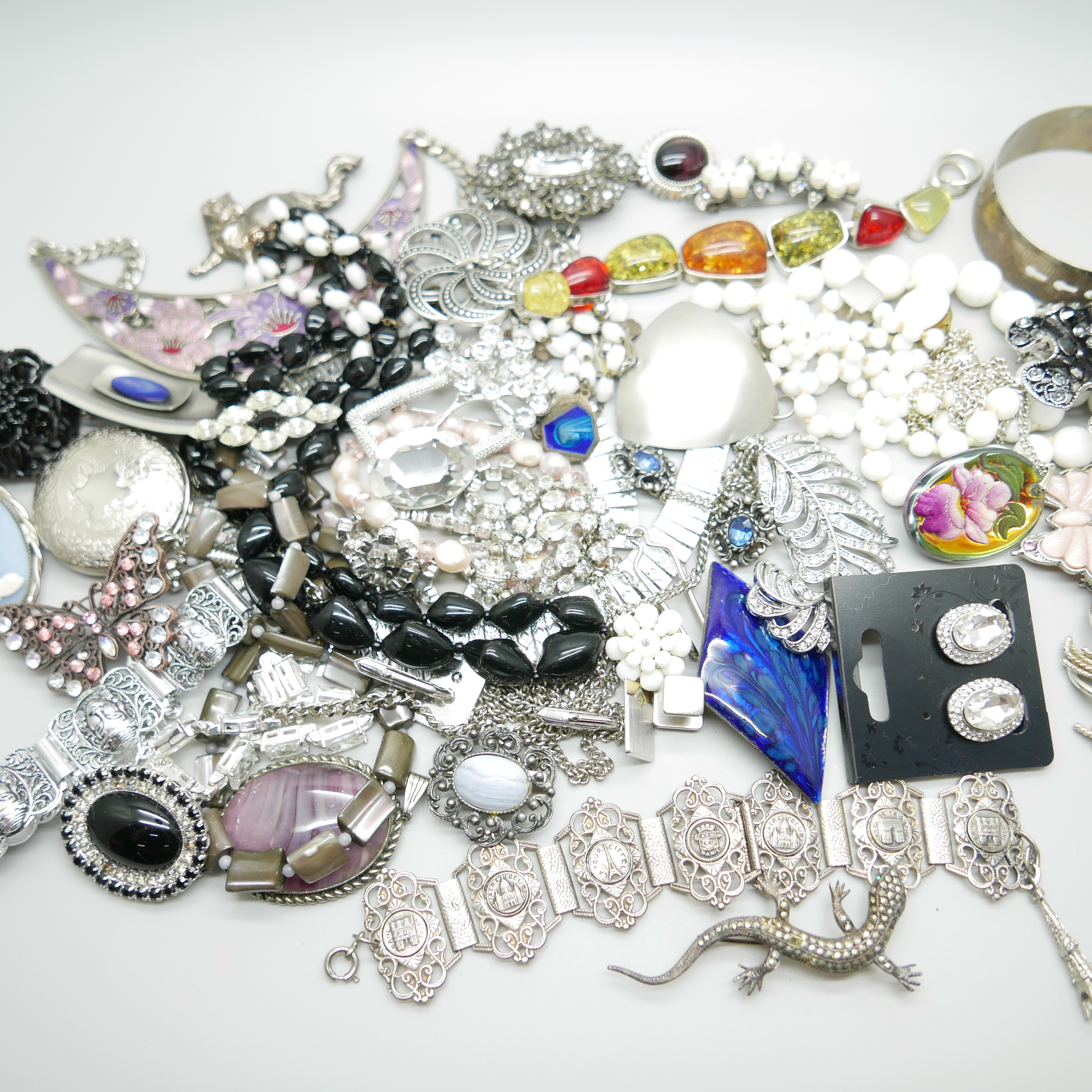A collection of costume jewellery including a silver bangle, 23g - Image 2 of 3
