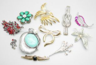 Ten vintage costume brooches