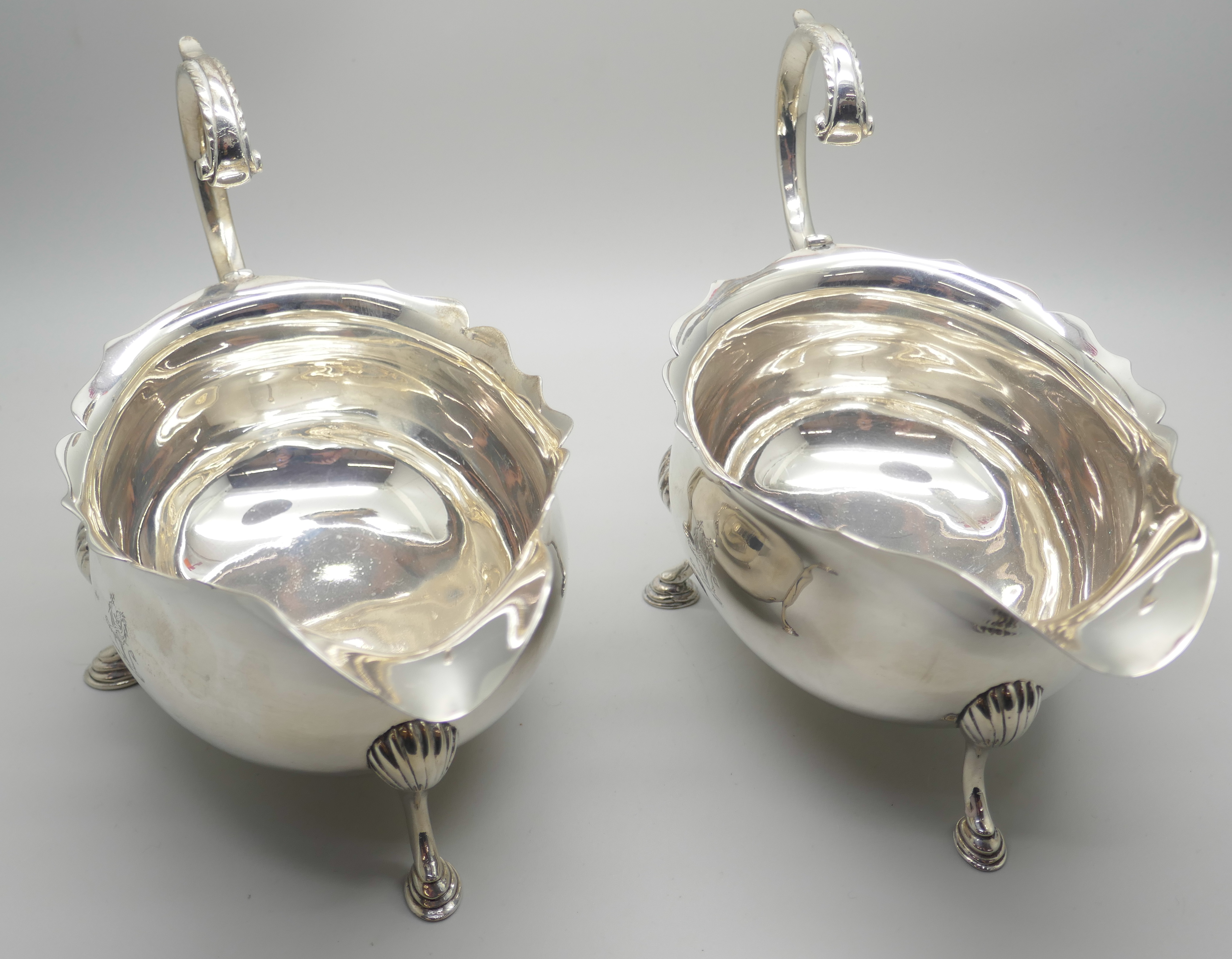A pair of silver sauce boats, London 1934, marked Harrods, 496g - Image 5 of 5