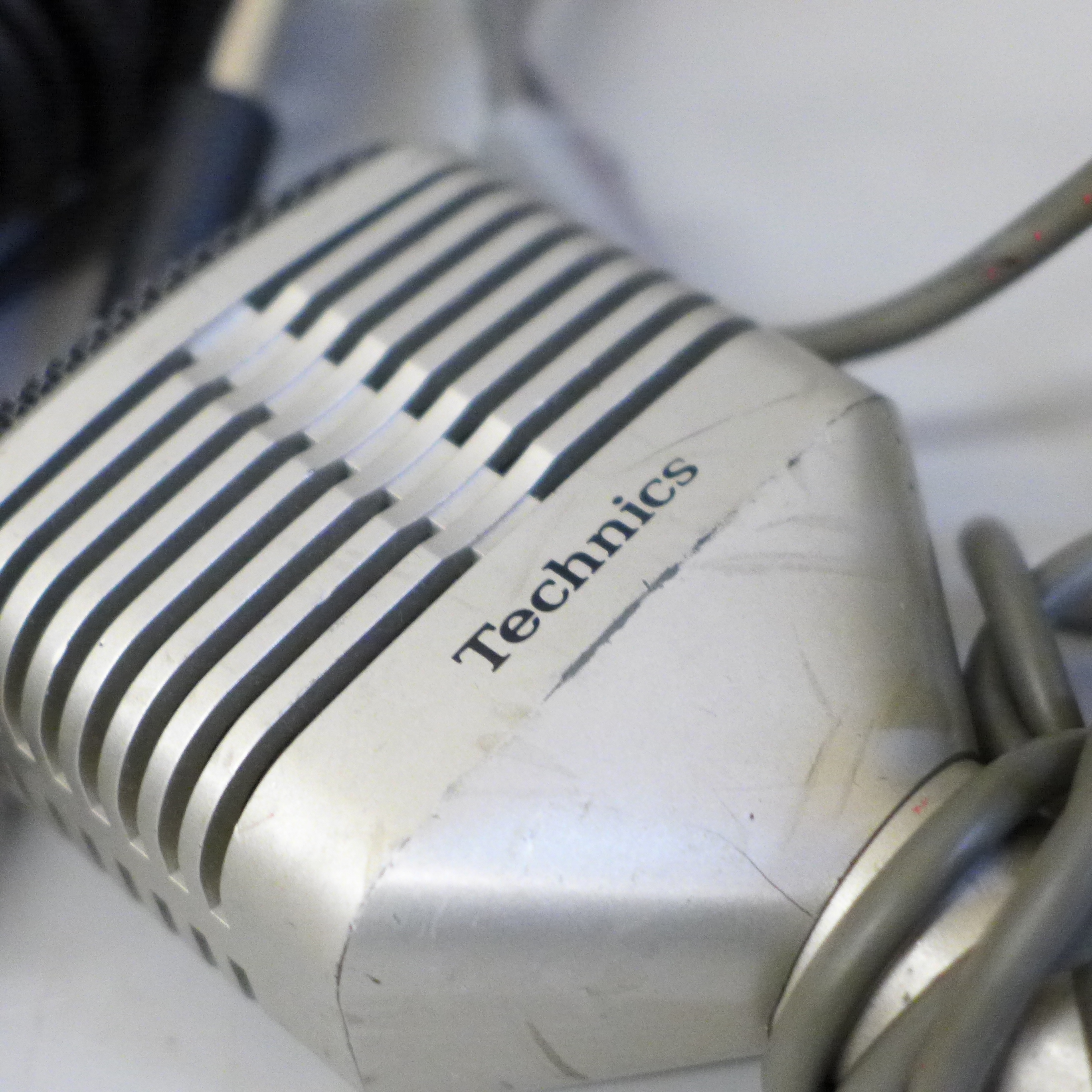 Ten microphones including vintage, Technics RP3215E, Sony FV610, Bandridge, Dymos 4D, Maxim MX13-18, - Image 3 of 6