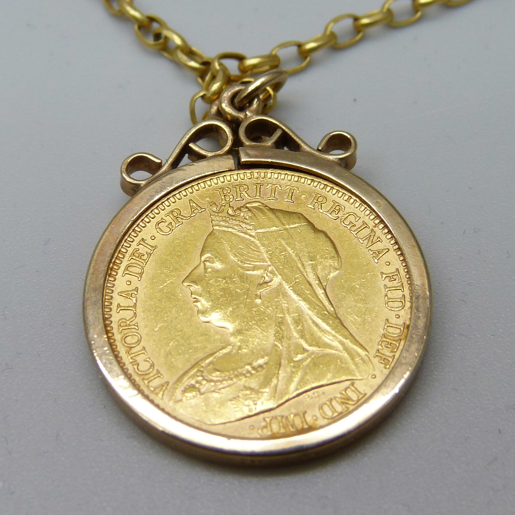 A Queen Victoria 1900 half sovereign, in a 9ct gold mount and on a 9ct gold chain, 6.6g total weight - Image 3 of 3