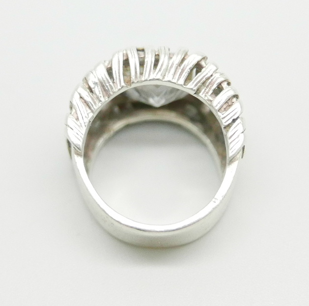 A silver ring set with a faceted gem stone, marked Sampson 925, 12g, P - Image 3 of 7
