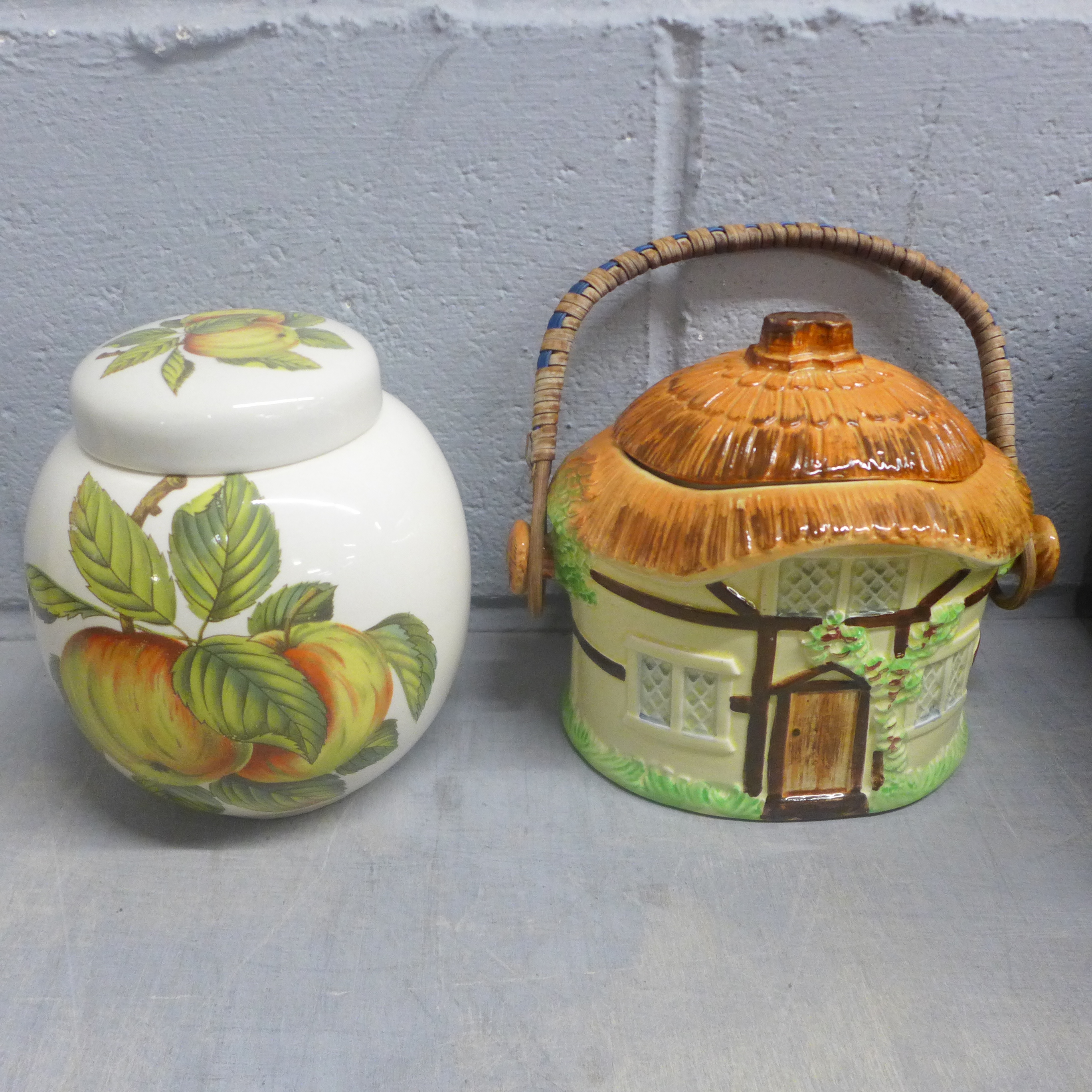A box of mixed china, Old Foley Royal Blue ginger jar, pierced basket, one other ginger jar, vases - Image 3 of 5