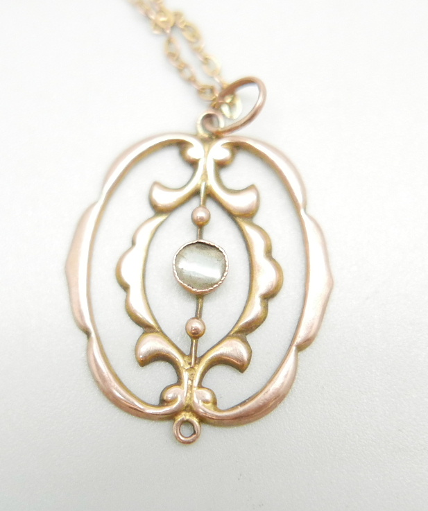 An Edwardian 9ct gold pendant and chain, 2g - Image 2 of 4