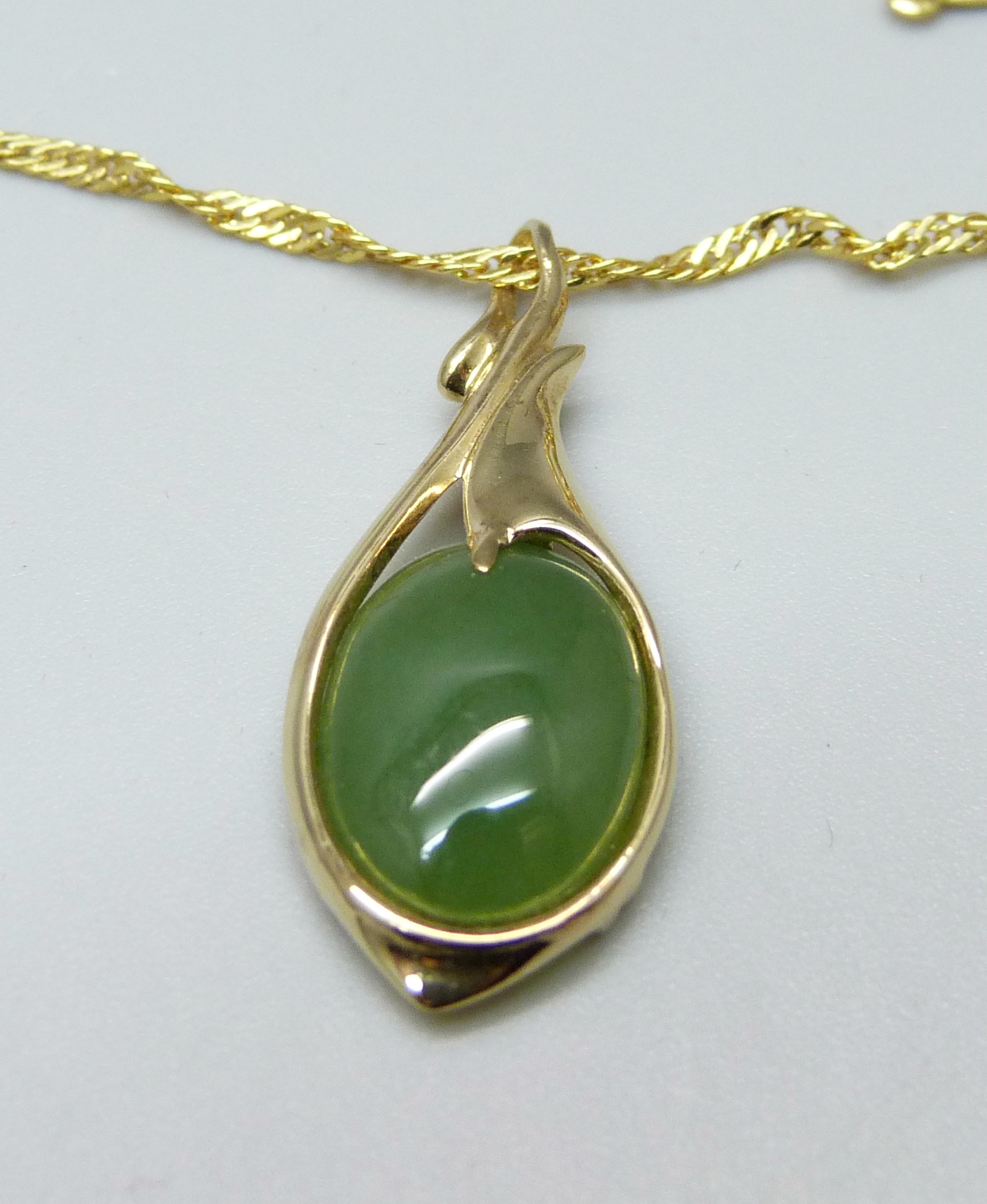 A silver gilt chalcedony set Art Nouveau style pendant on a chain - Image 2 of 3