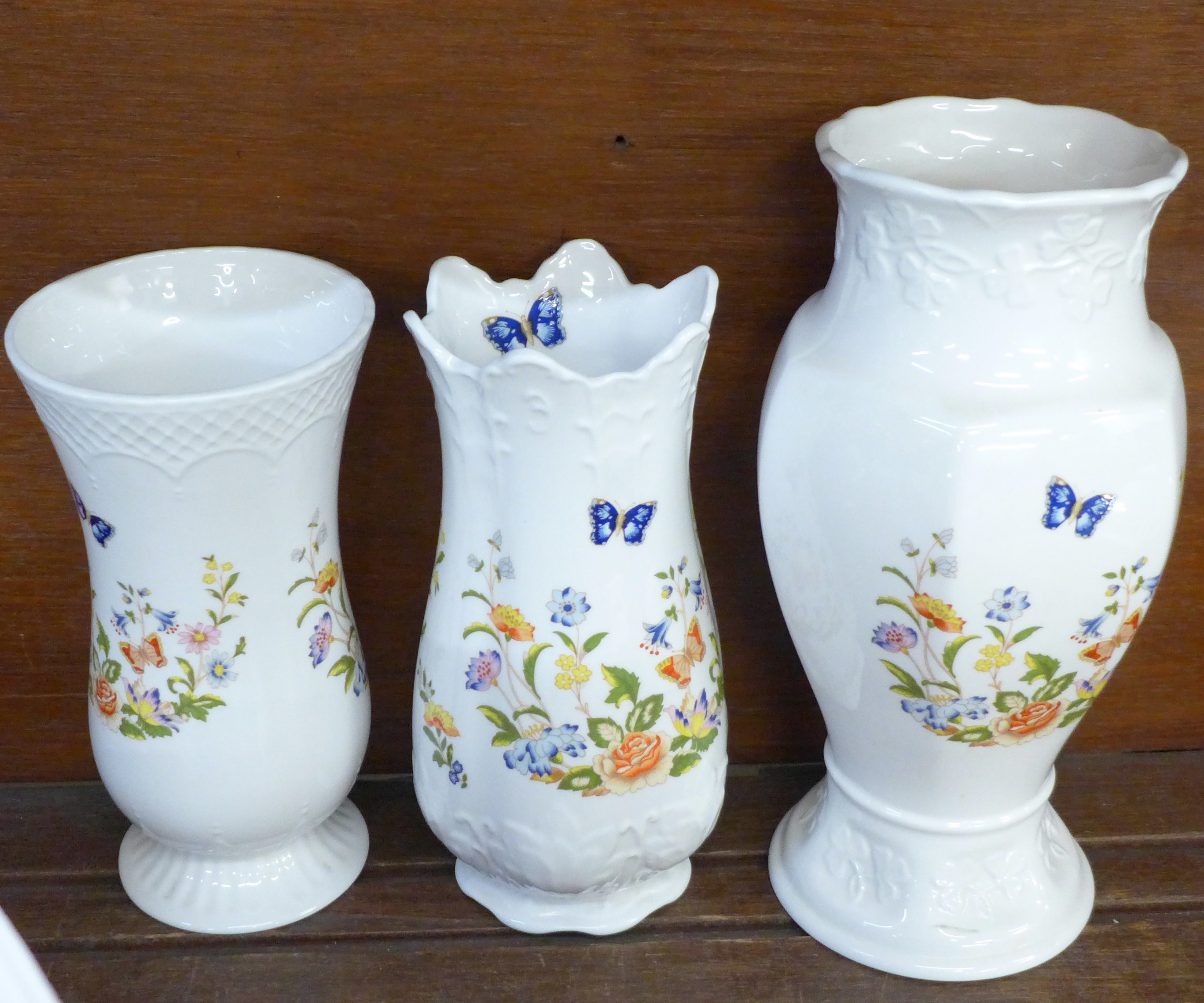A collection of fourteen Aynsley Cottage Garden vases and jugs - Image 4 of 6