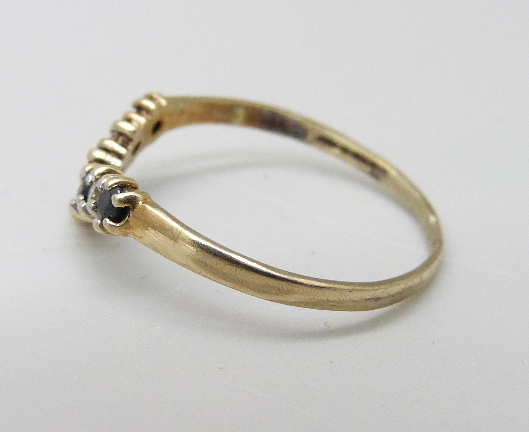 A 9ct gold, sapphire and zircon wishbone ring, 1.1g, O - Image 2 of 3