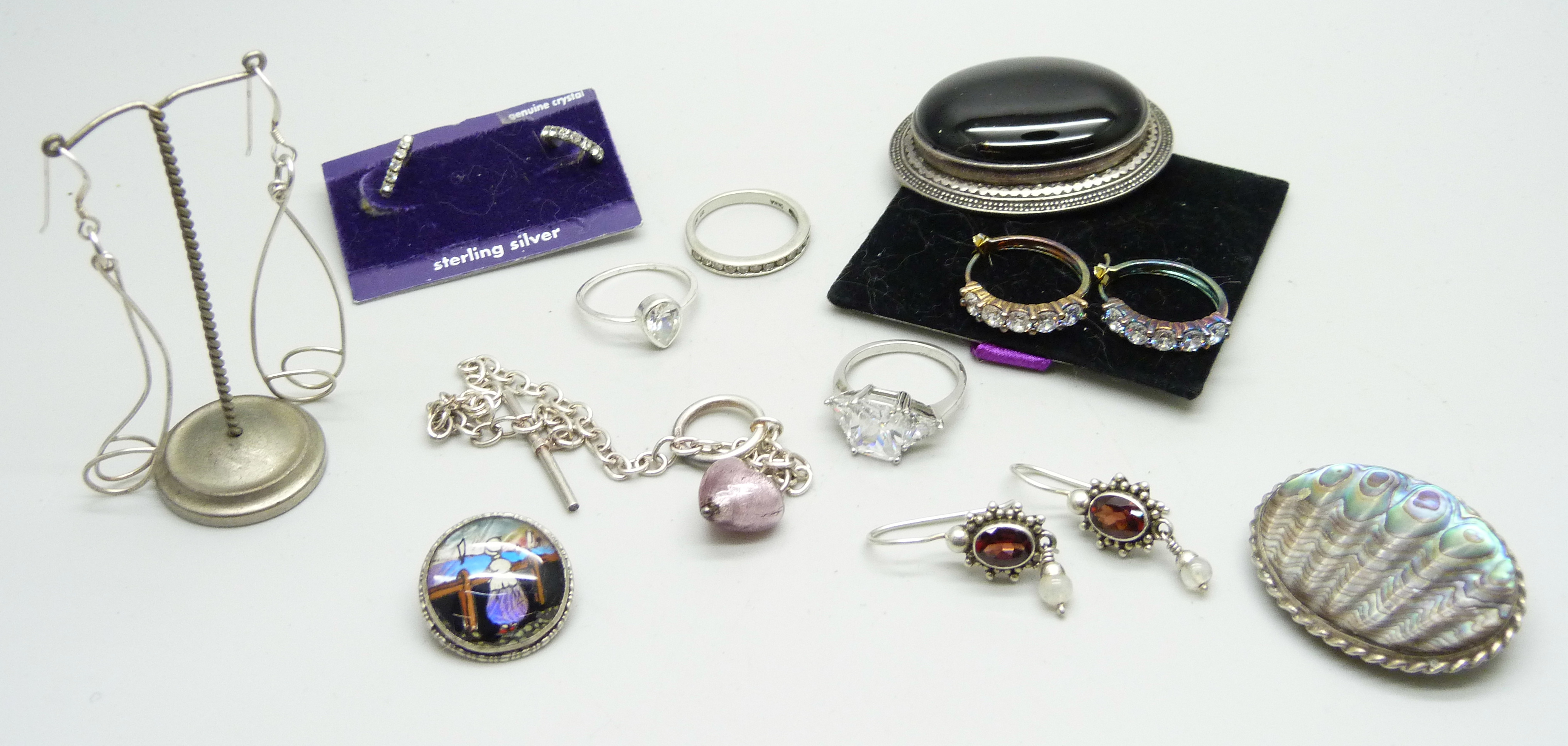 Silver brooches including butterfly wings, earrings, silver rings, etc. - Image 2 of 6