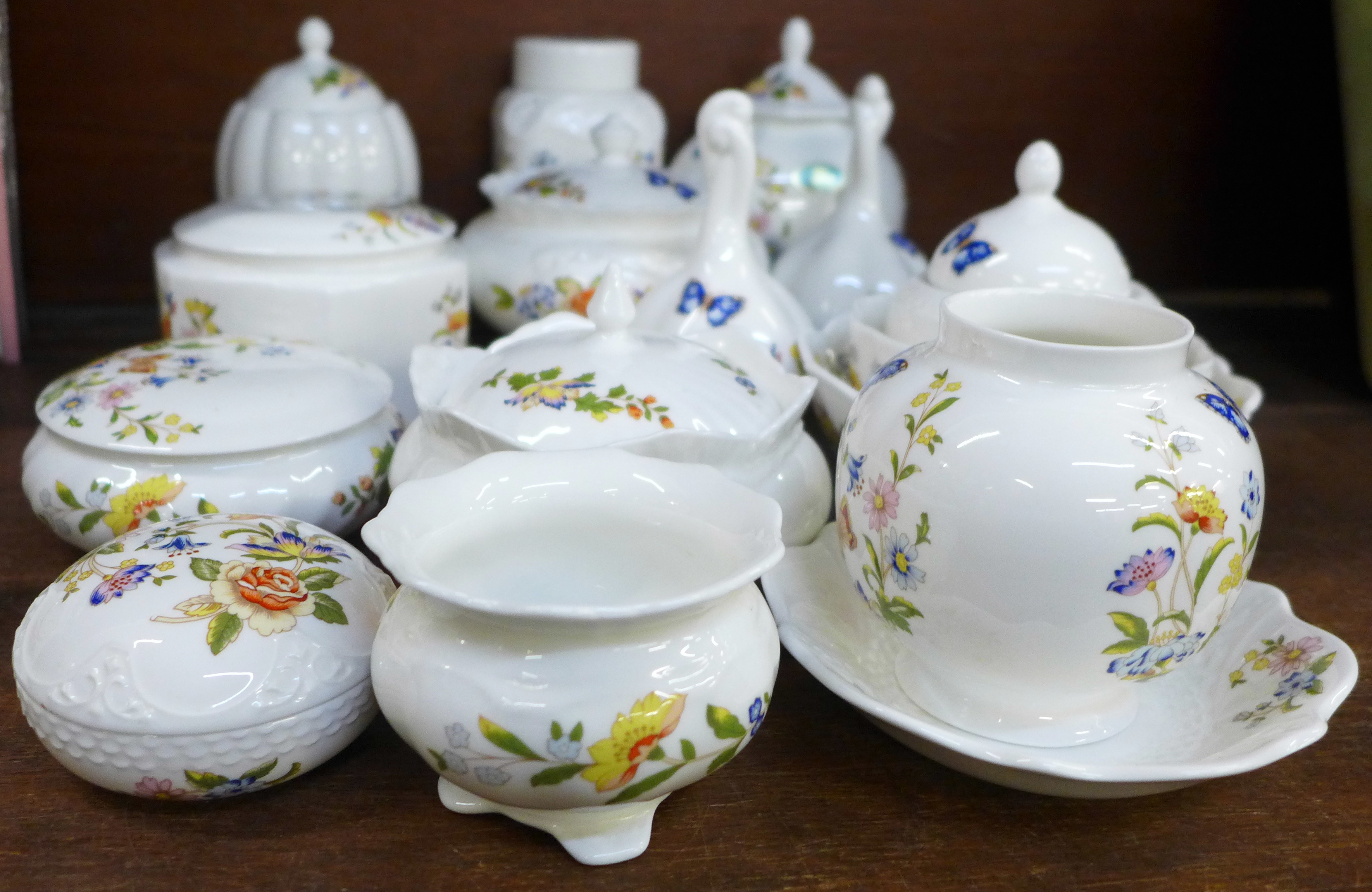 A collection of Aynsley Cottage Garden lidded pots, bells, clock and bowls, seventeen in total - Bild 3 aus 6