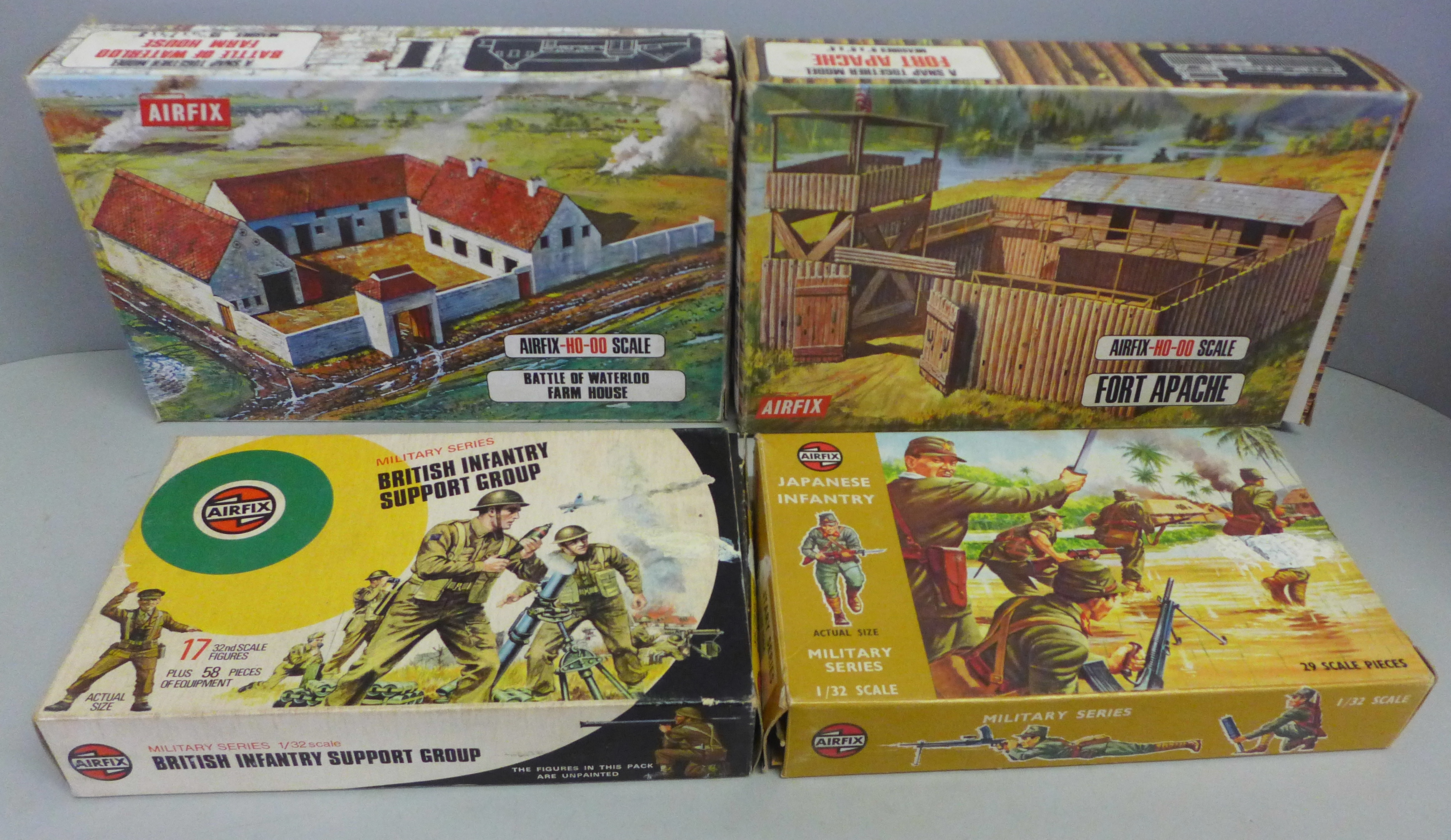 A box of pre and post war Bayko and Airfix soldiers, fort, etc. - Image 2 of 4