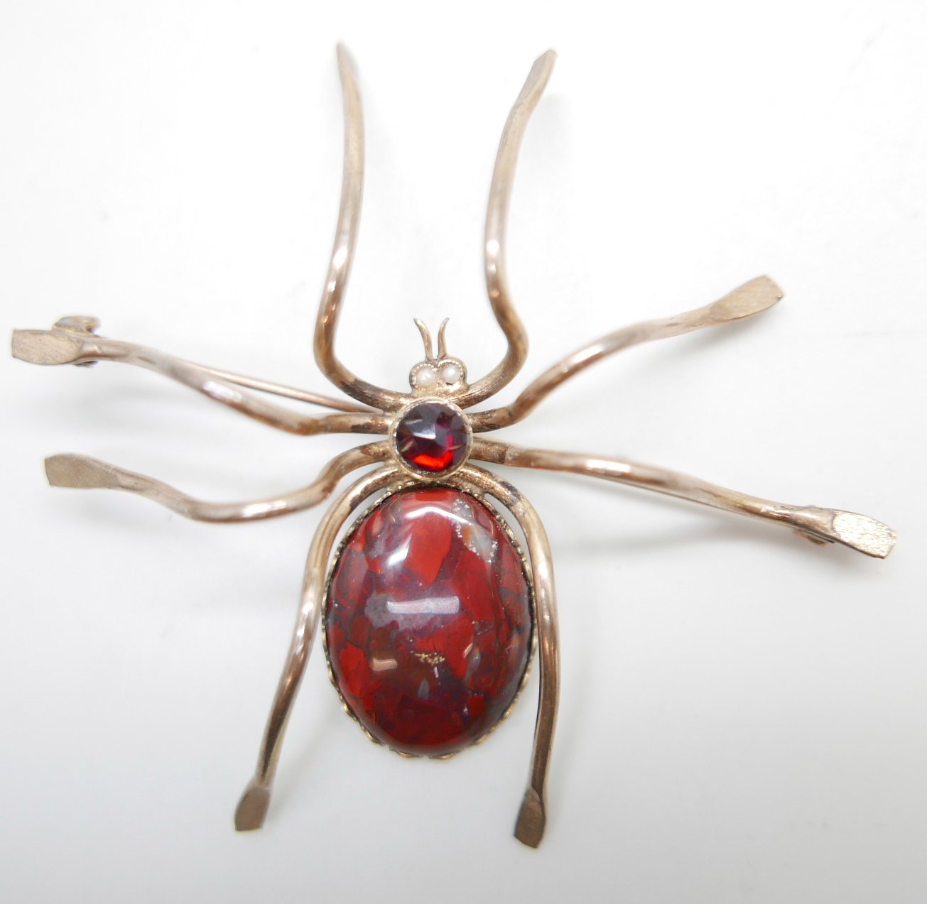 A large plated silver spider brooch, set with agate, faceted garnet and pearl eyes - Image 3 of 4