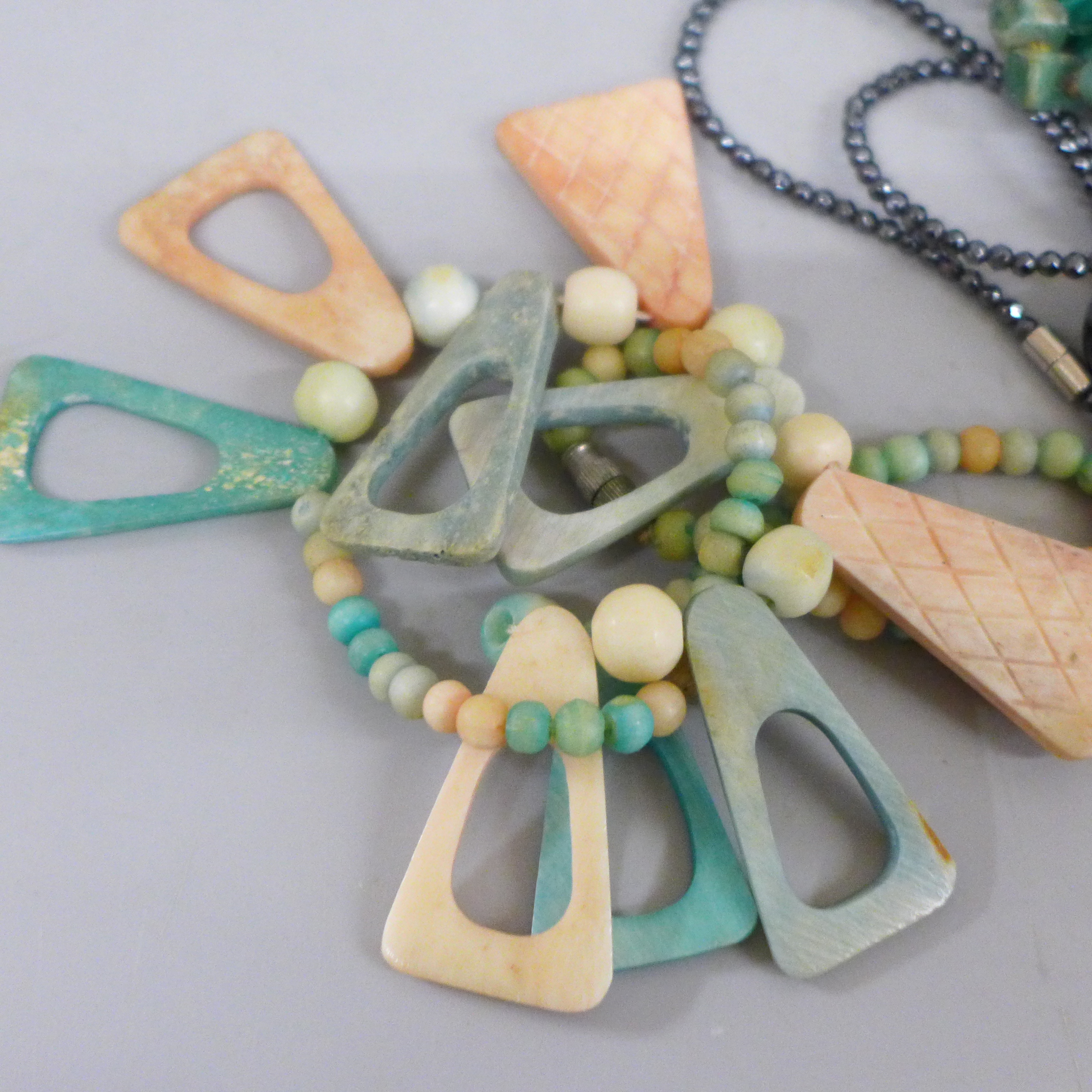 A collection of necklaces, labradorite, coral, Scottish pebble, malachite, in wooden box decorated - Image 3 of 3