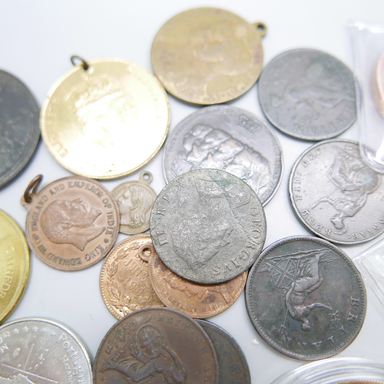 A mixed lot of early copper coins and medallions; 1/2 penny 1786, Queen Elizabeth Coronation - Image 4 of 6