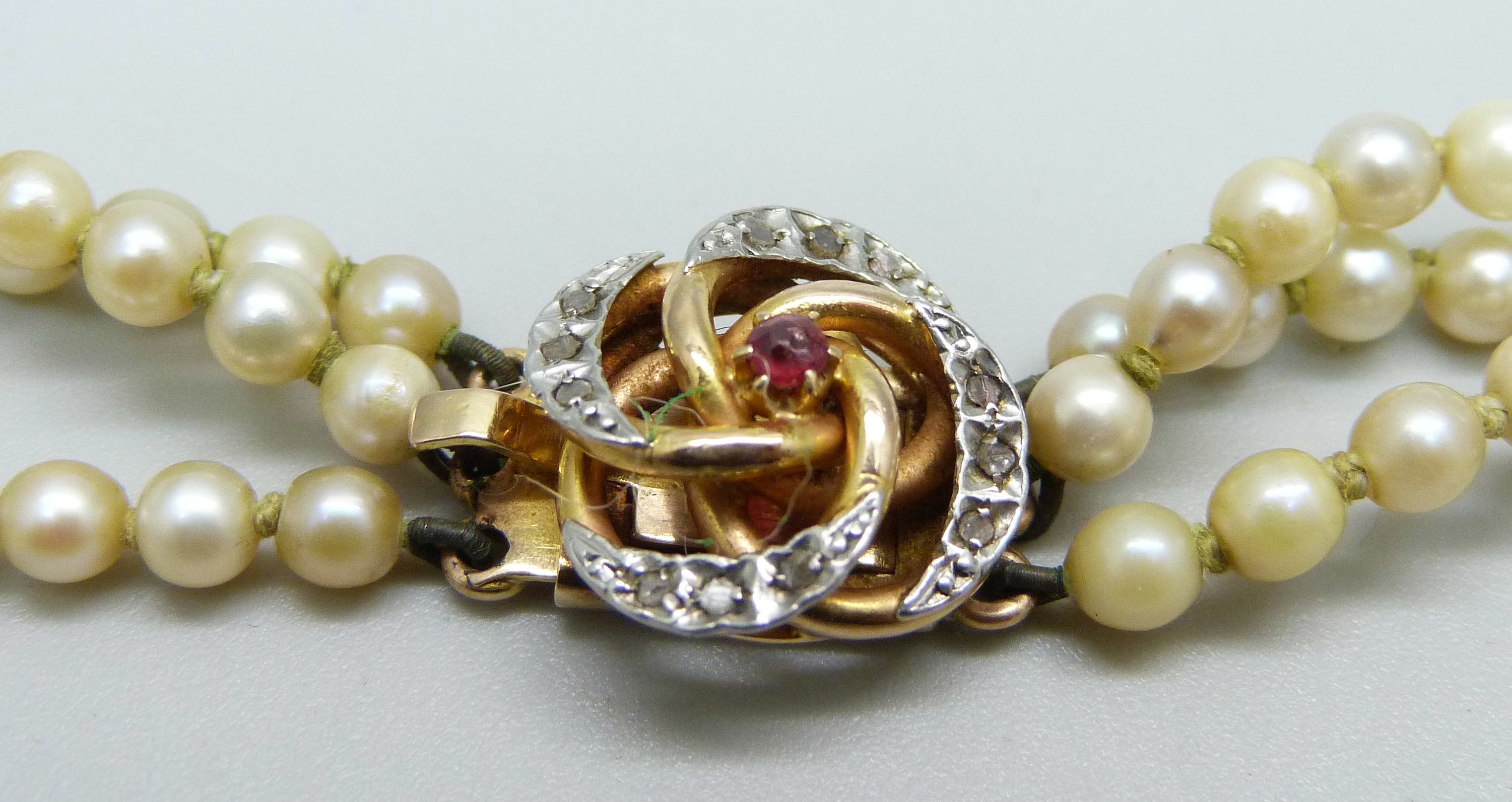 A three strand pearl necklace with a ruby and diamond clasp - Image 3 of 4