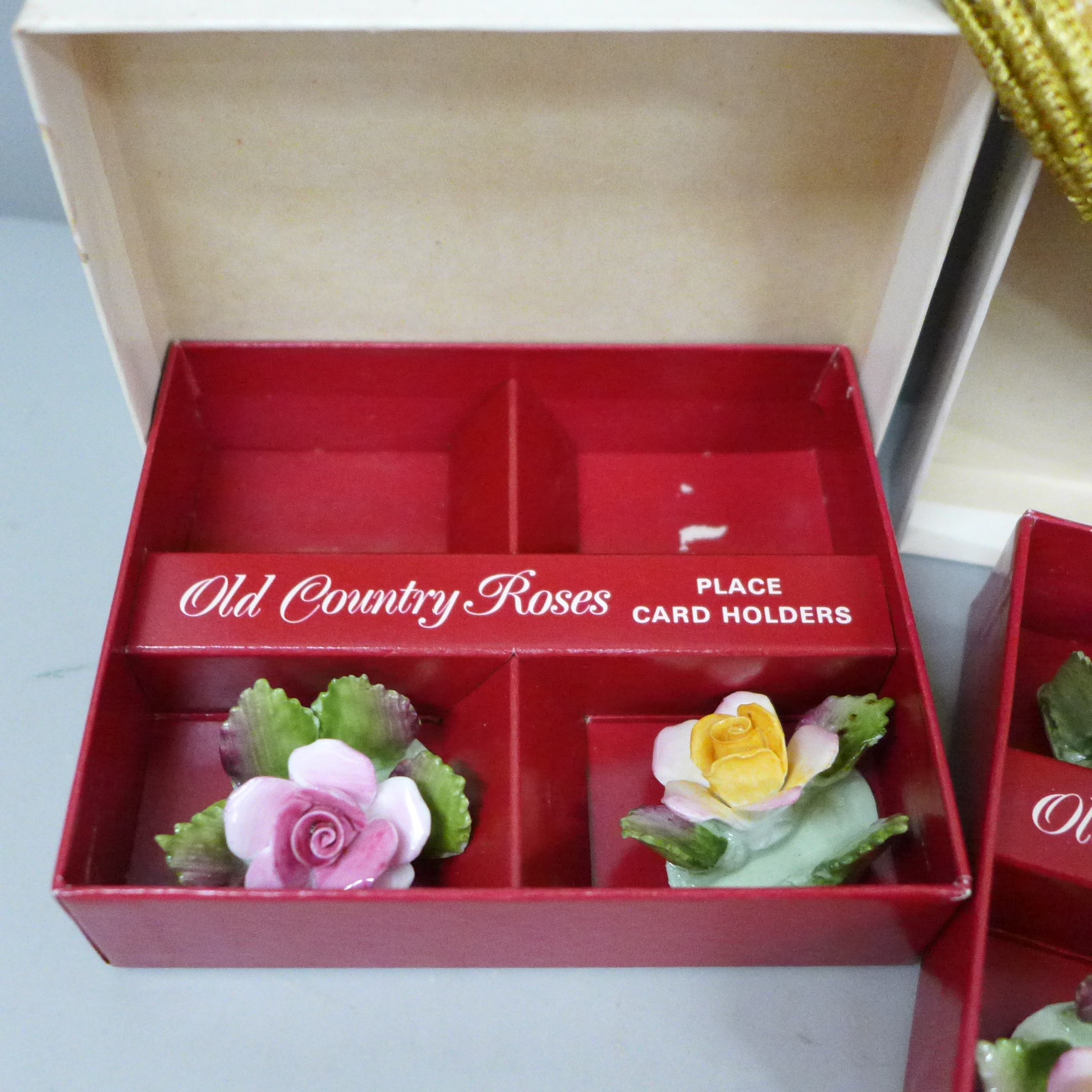 Four sets of 4 Royal Albert Old Country Roses place holders and a set of four napkins - Image 4 of 4