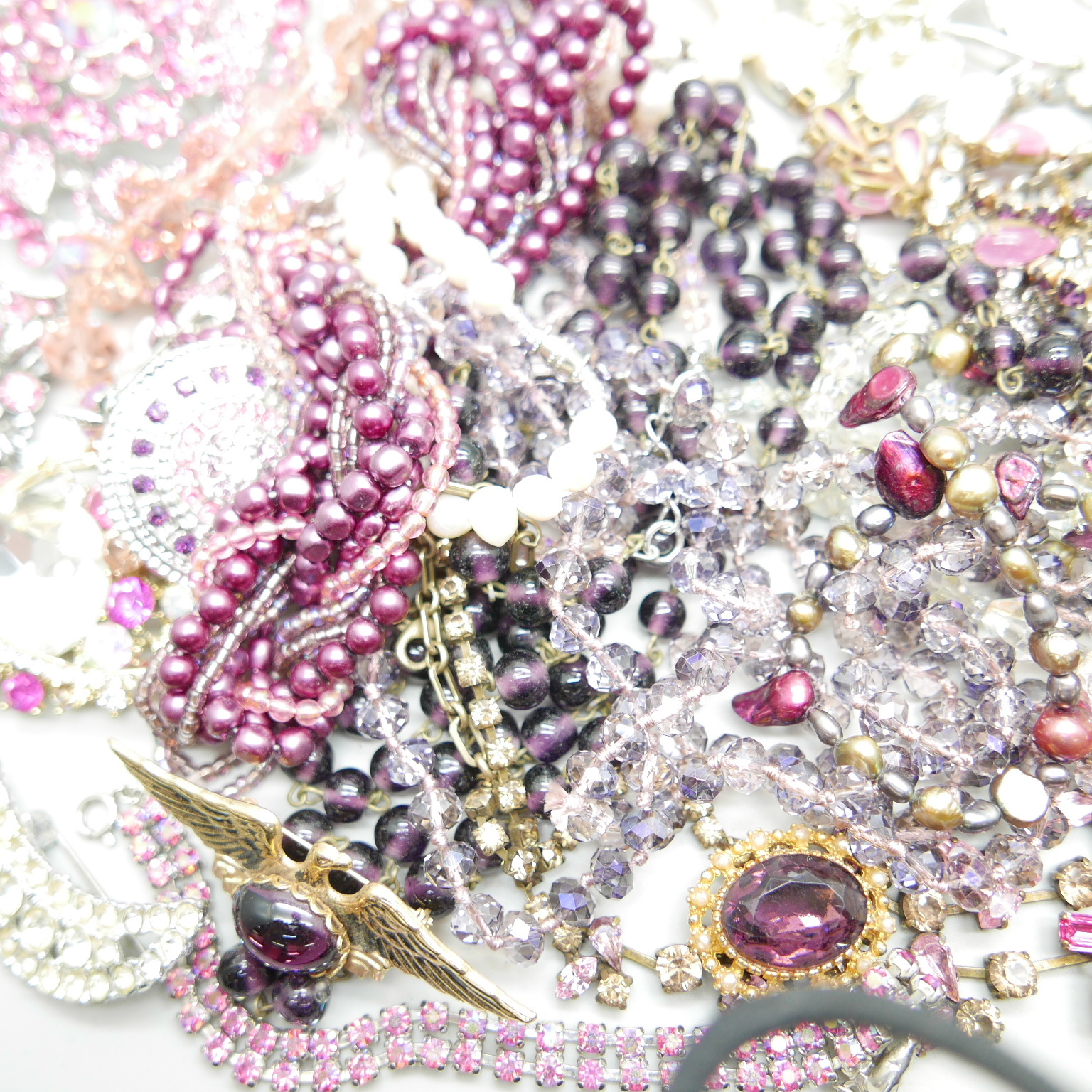Vintage costume jewellery including coloured pearls and diamante - Image 2 of 3