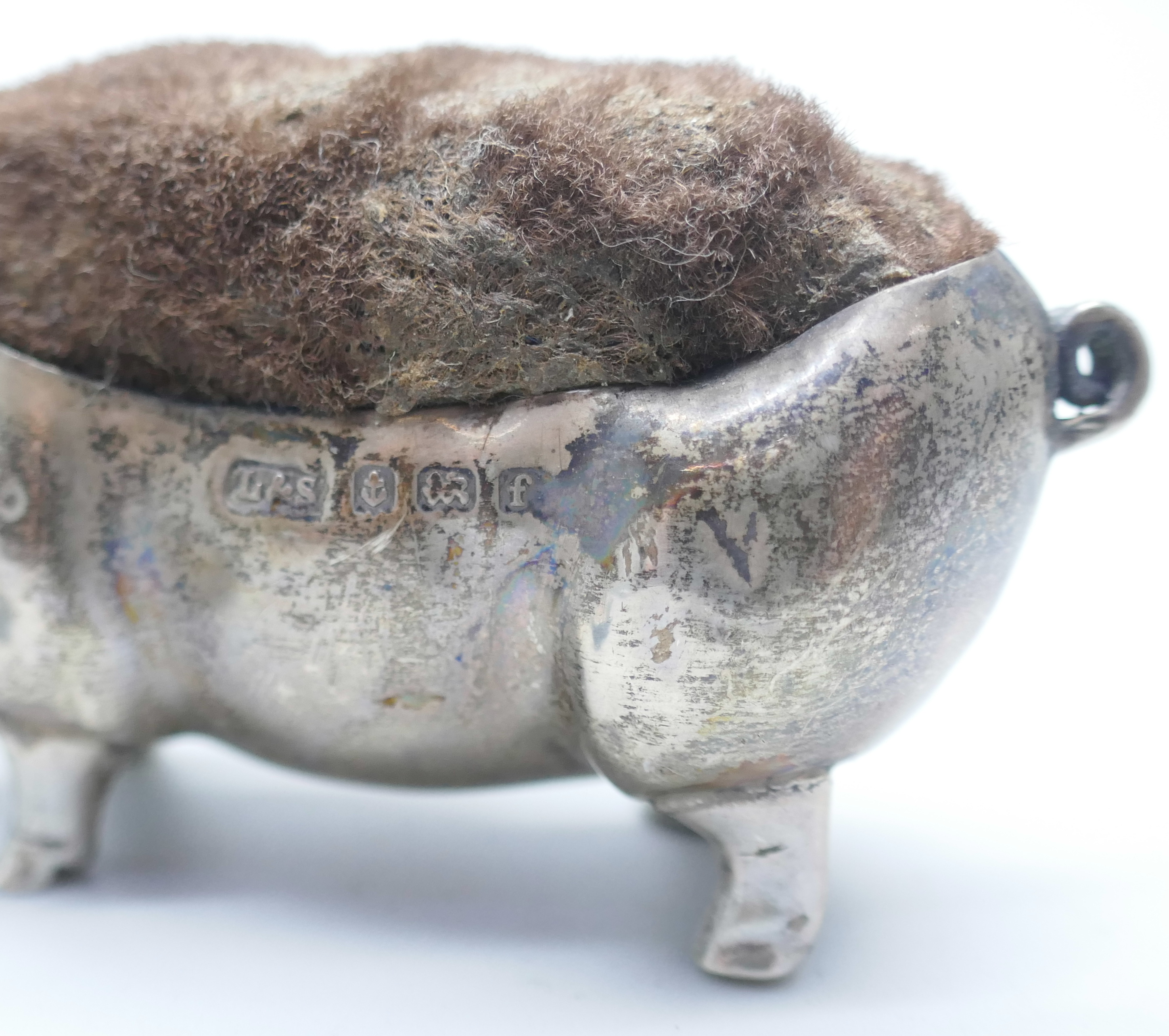 A collection of silver, etc.; including silver pig pin cushion, Birmingham 1905, silver cigar - Image 4 of 8