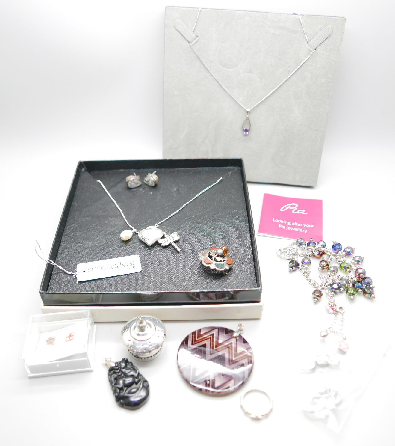 A collection of jewellery, including silver and silver mounted, a Pandora charm, etc.