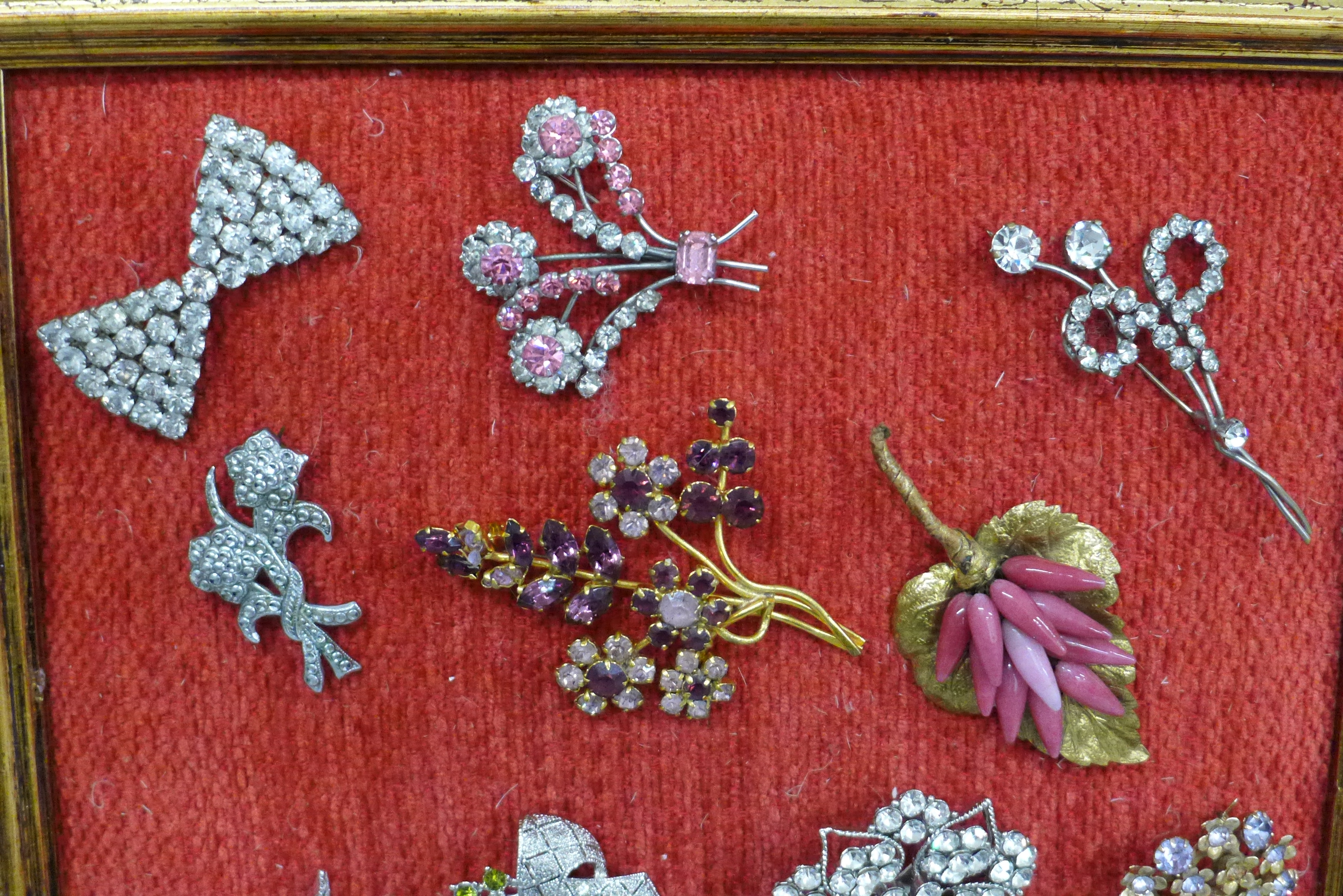 Ten vintage costume brooches on a display stand - Image 2 of 3