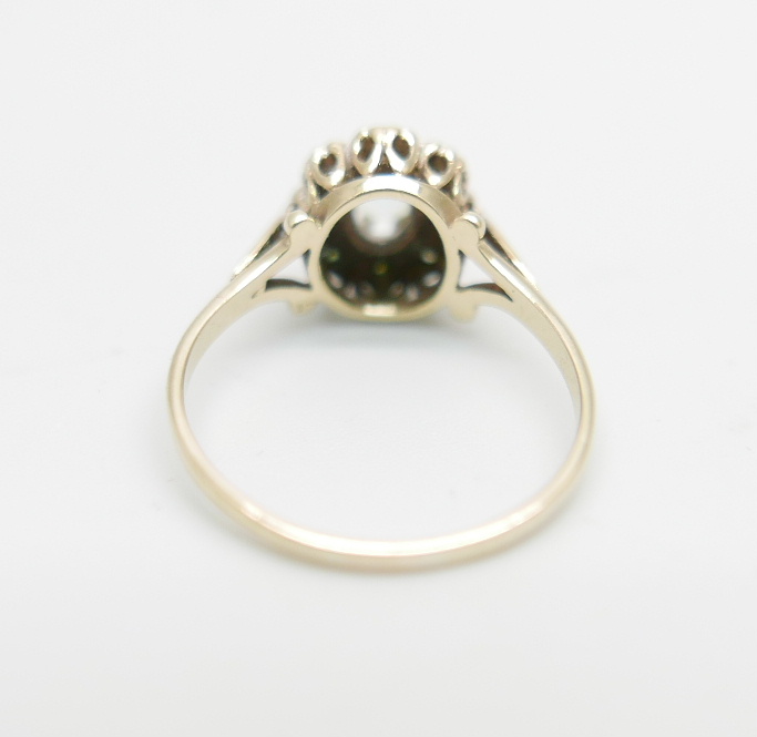 A 9ct gold ring set with a clear central stone and diamond chip halo, 2.2g, O - Image 3 of 5