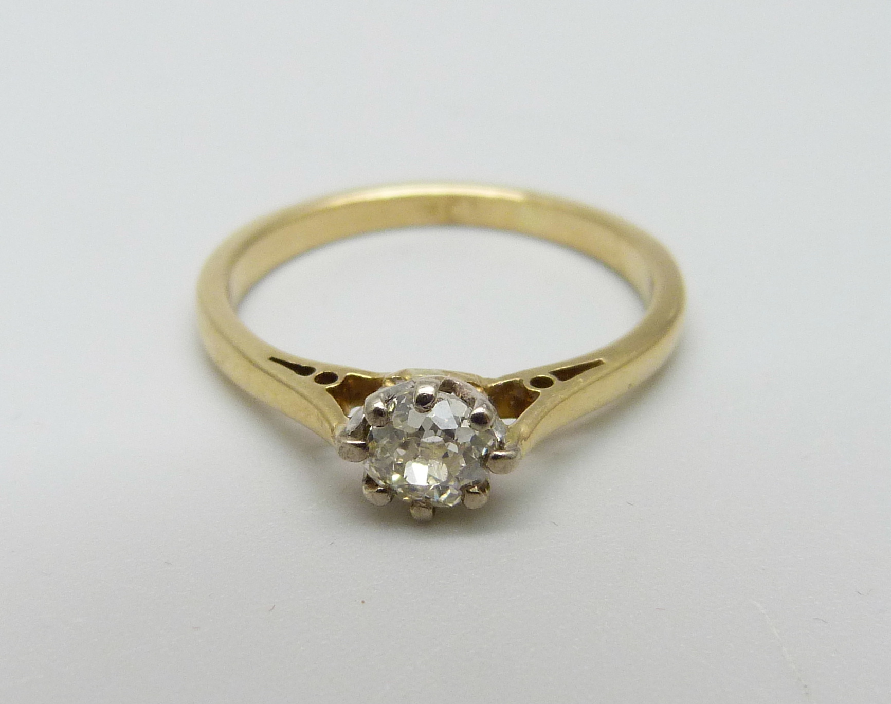 An 18ct gold and diamond solitaire ring, 2.3g, L, over 0.25ct diamond weight