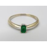 An 18ct gold and emerald solitaire ring, 2.4g, Q