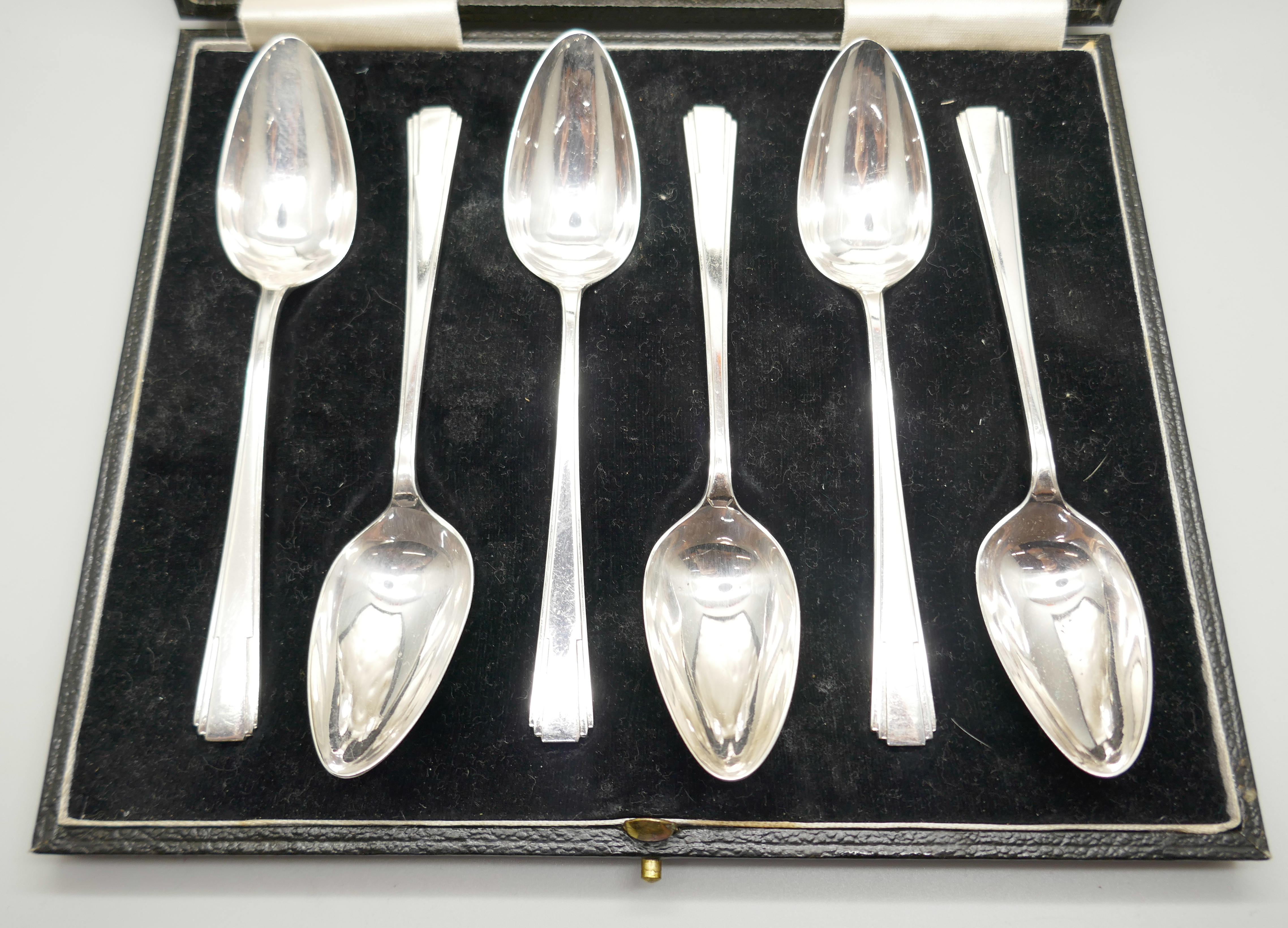 A cased set of six grapefruit spoons, EPNS - Image 2 of 3