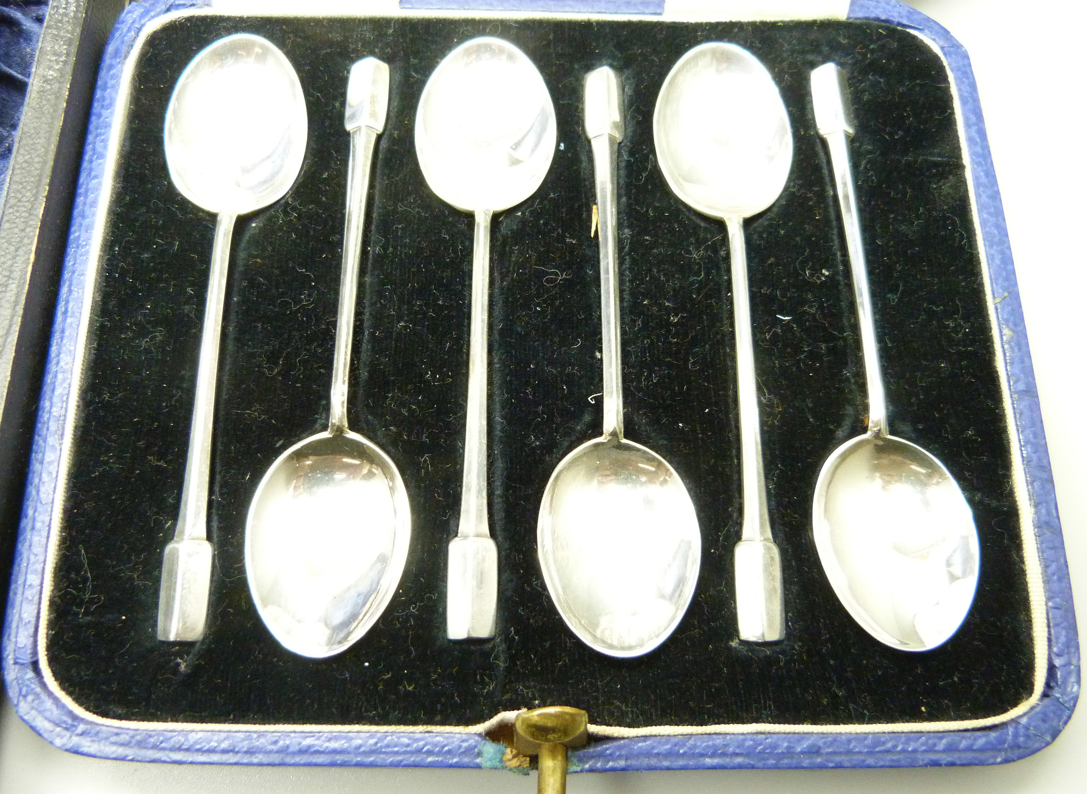 A cased set of six silver coffee spoons, Sheffield 1940, 48g, and a cased set of plated spoons - Image 3 of 6