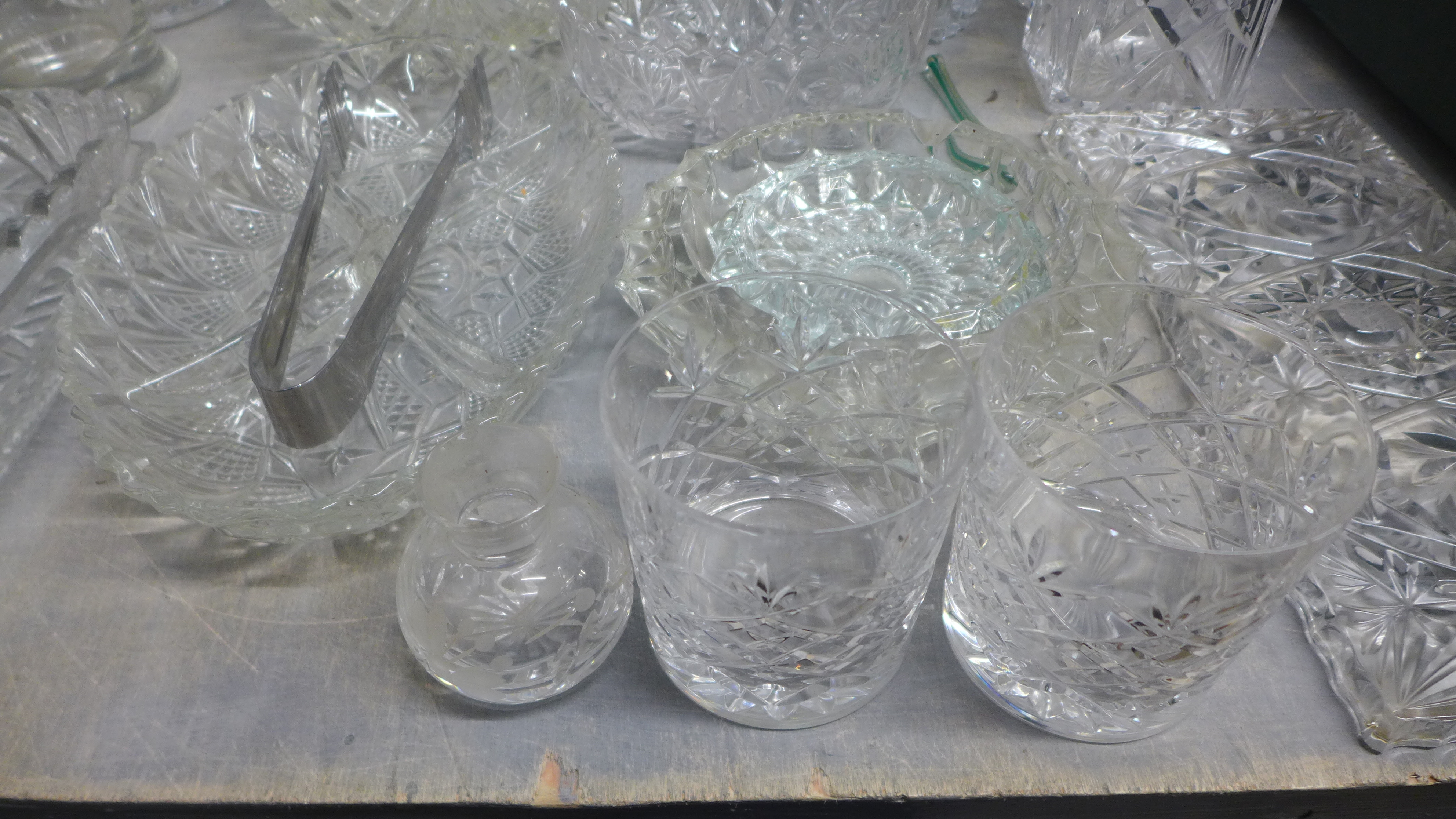 A quantity of cut glass and crystal, 2 boxes **PLEASE NOTE THIS LOT IS NOT ELIGIBLE FOR POSTING - Bild 6 aus 9