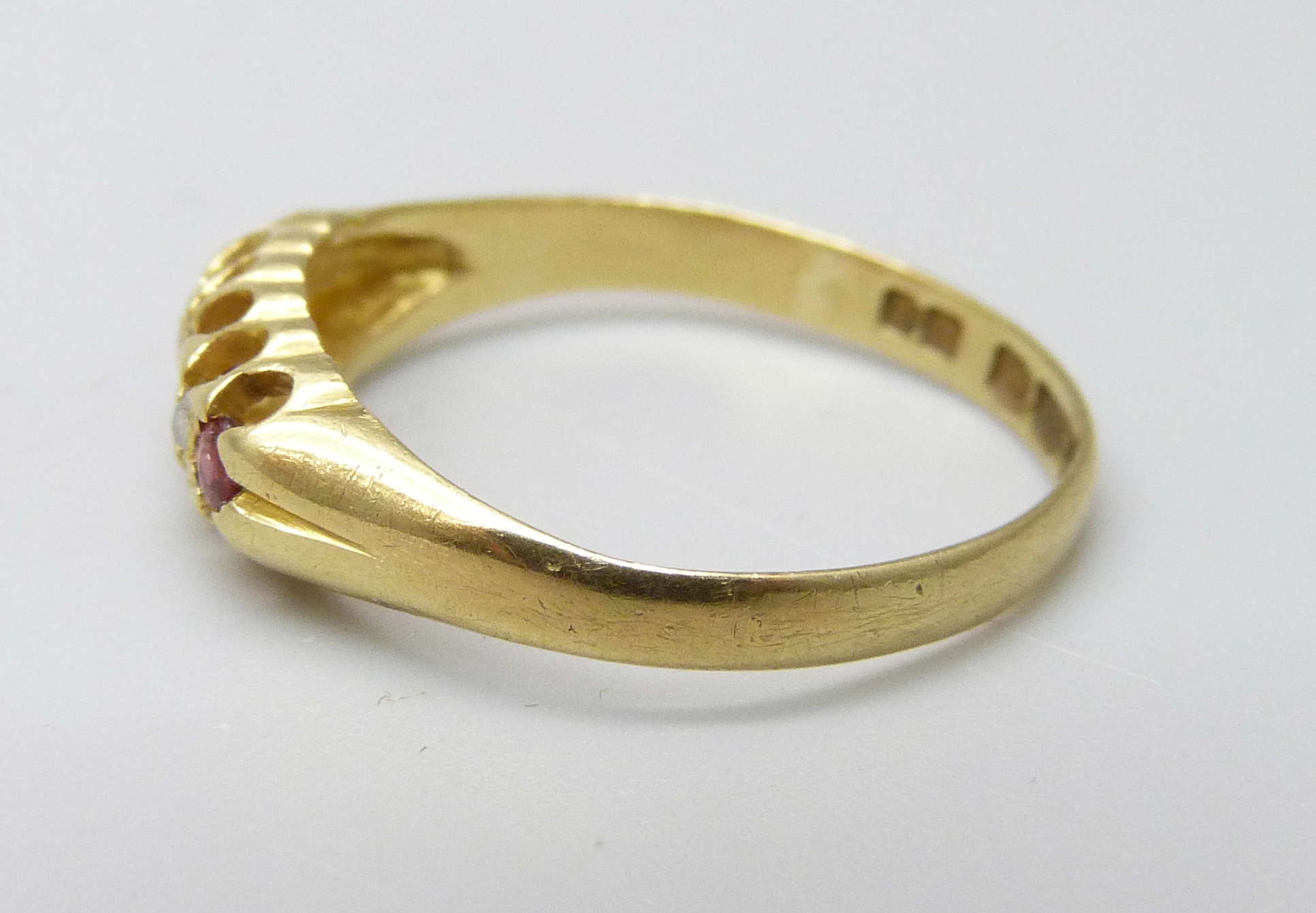 An Edward VII 18ct gold, ruby and diamond ring, Birmingham 1903, 2.1g, O - Image 2 of 3