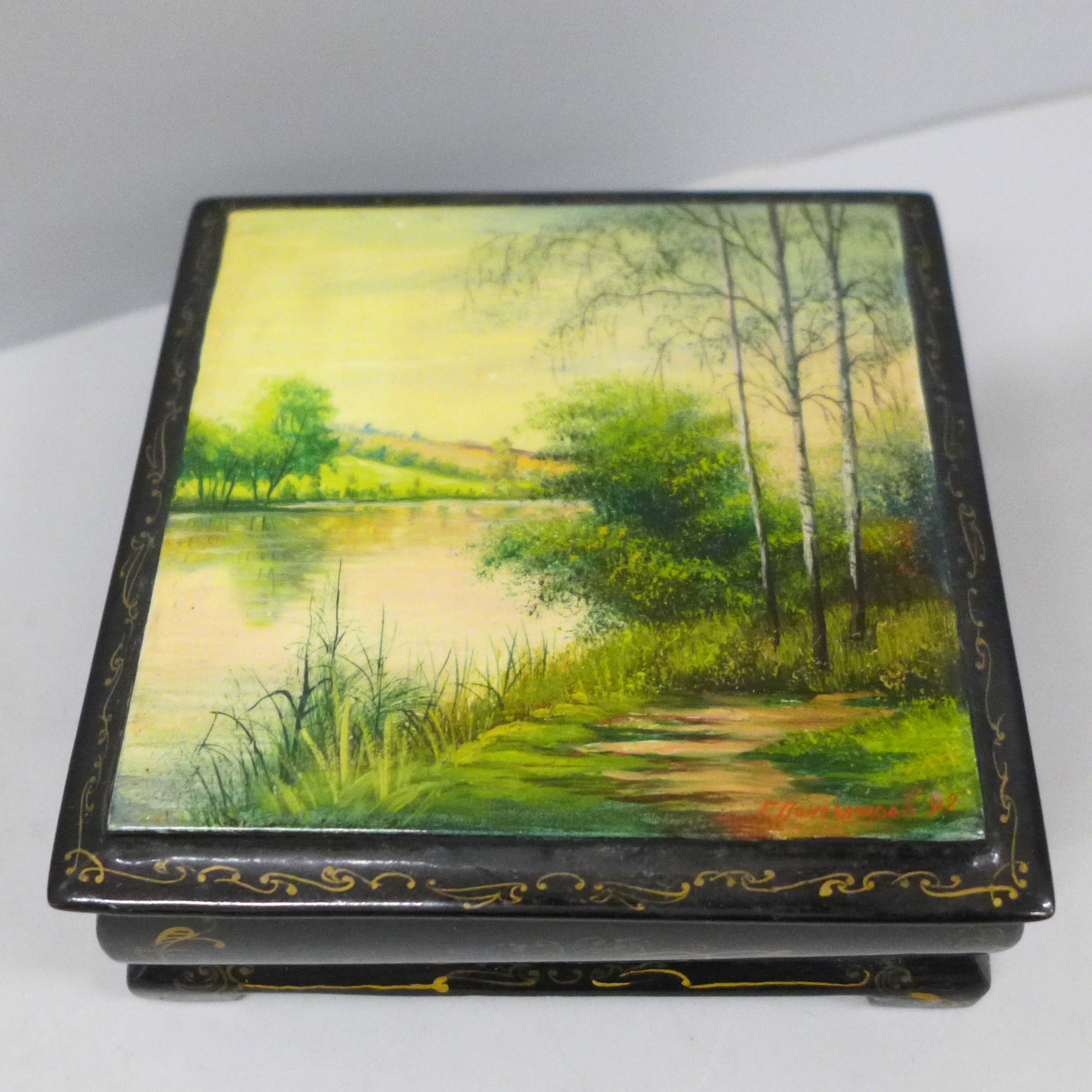 A Russian painted lacquered rectangular trinket box - Image 2 of 3