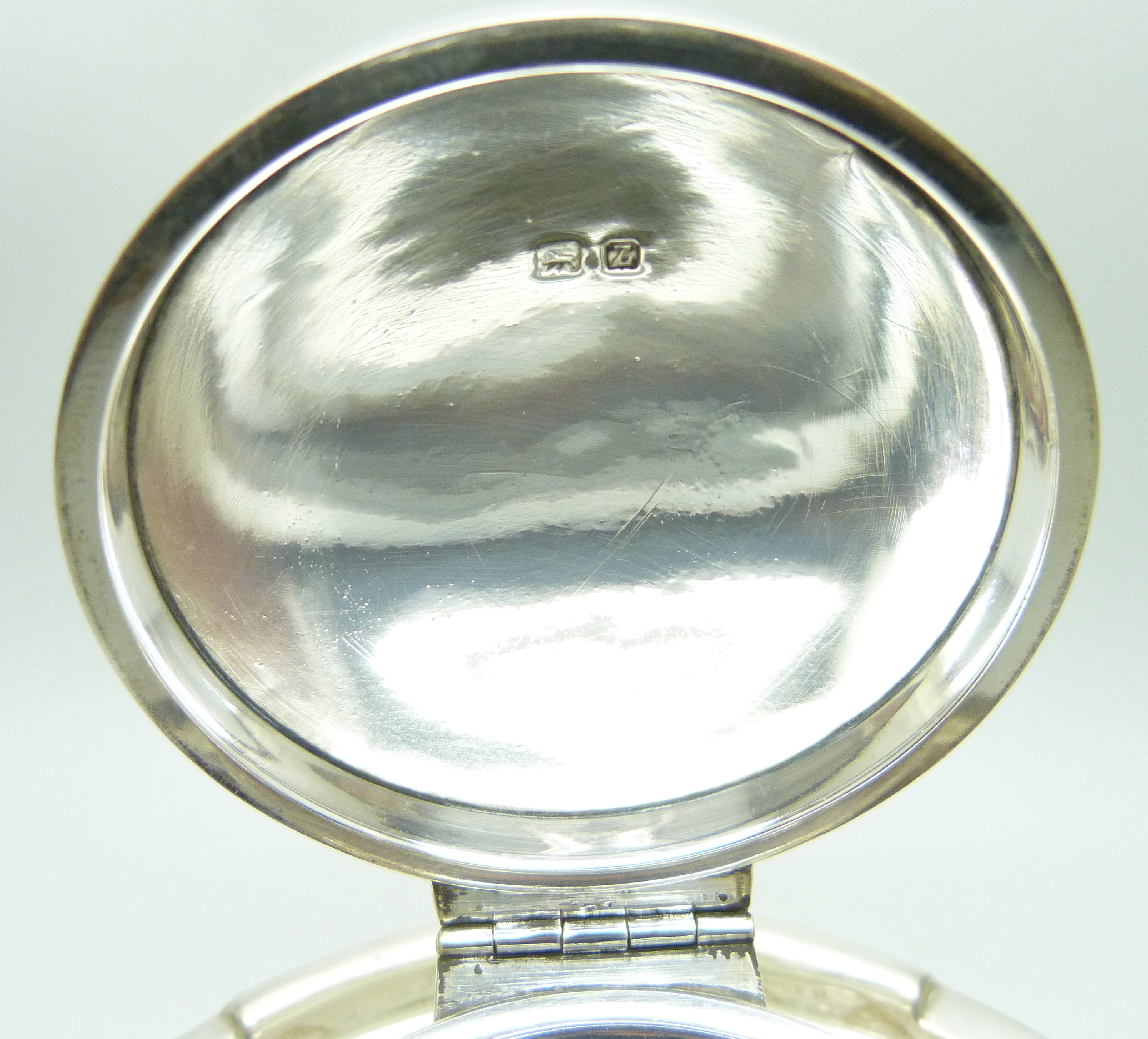 A large silver Capstan inkwell, worn Birmingham hallmark, diameter of base 17.5cm - Bild 3 aus 3