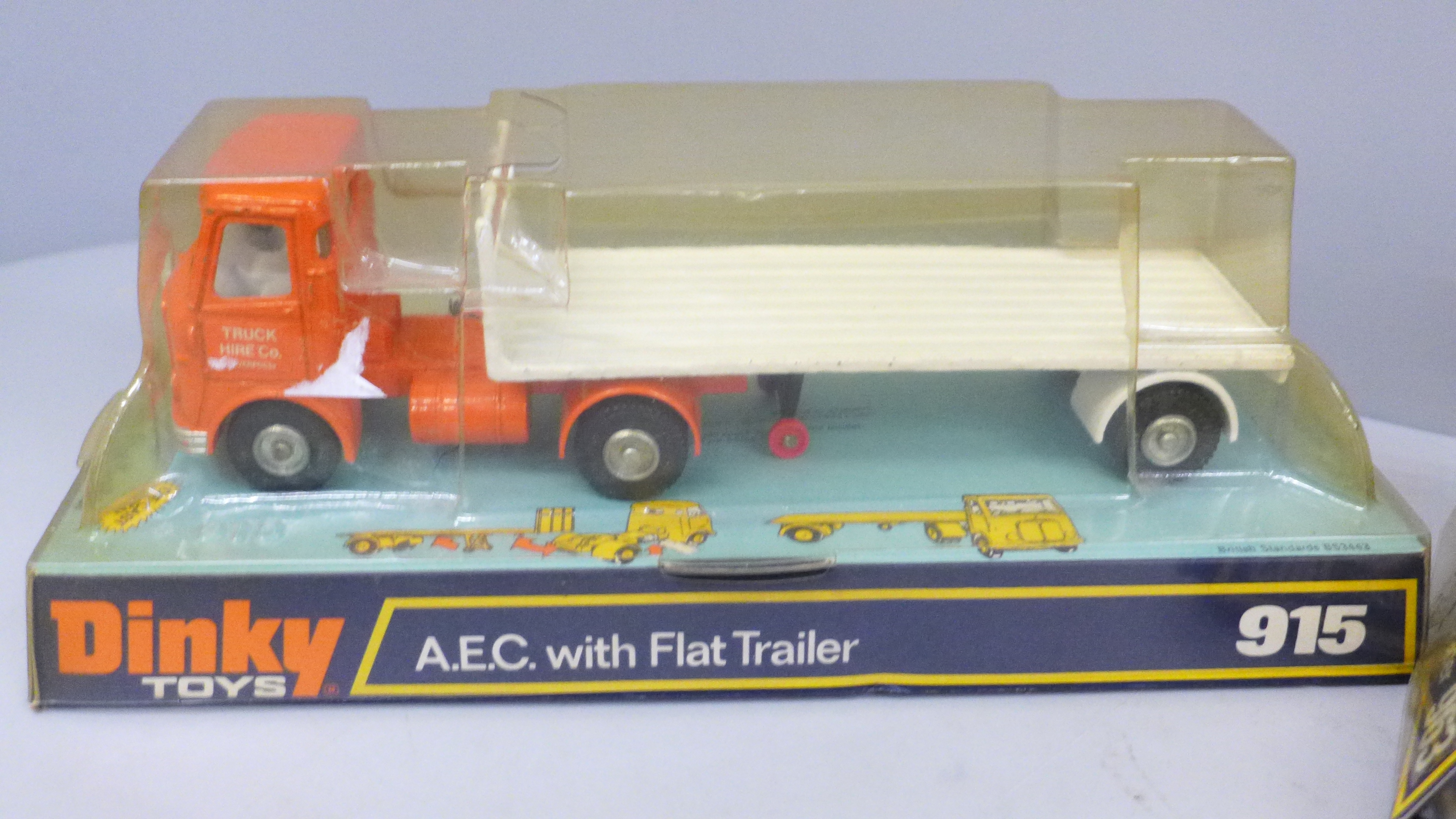 Dinky Toys Road Grader 963 and Dinky Toys AEC with flat trailer 915, both packaged, boxes a/f - Image 4 of 4