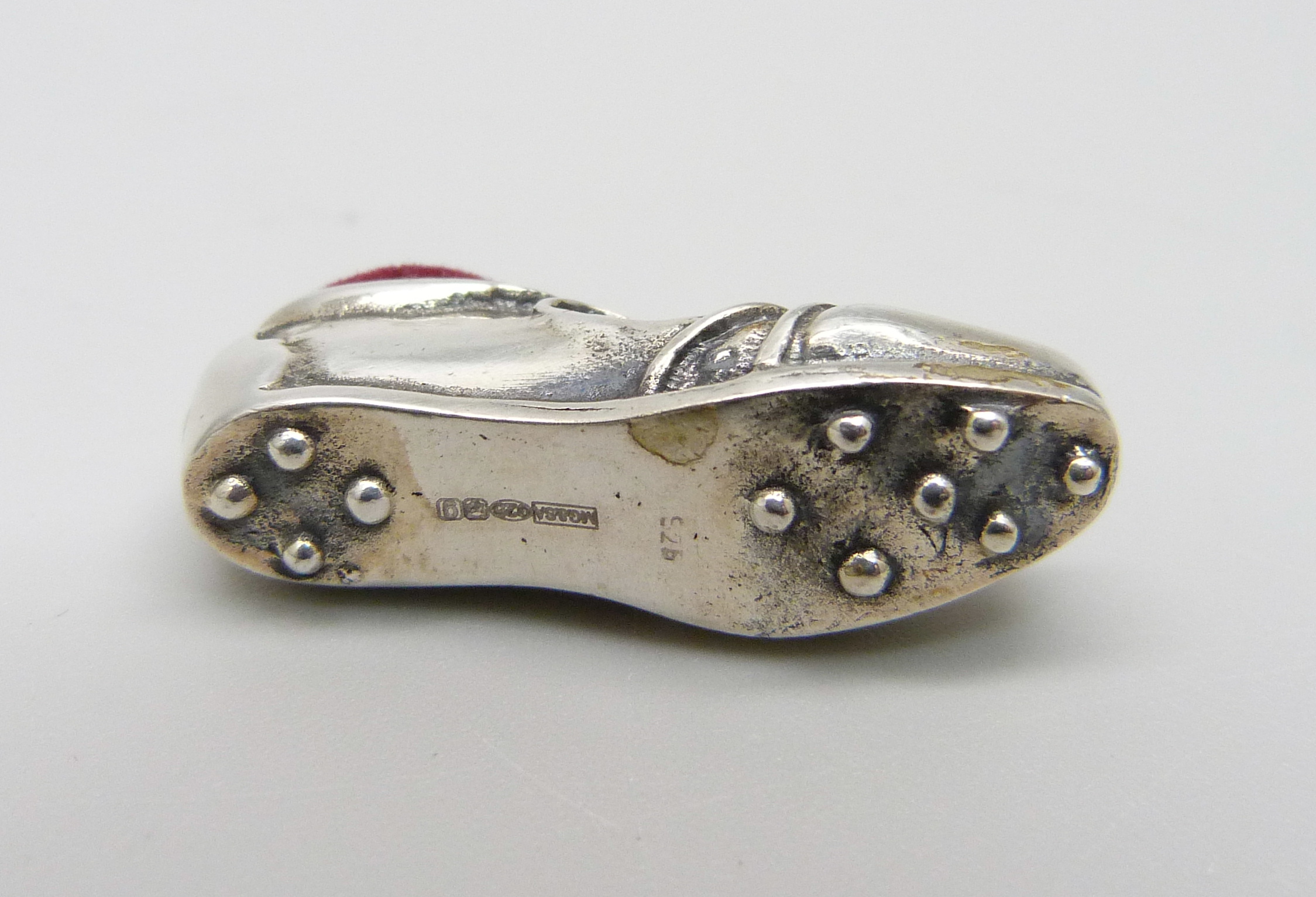 A silver small novelty pin cushion in the form of a football boot, 27mm - Image 3 of 3