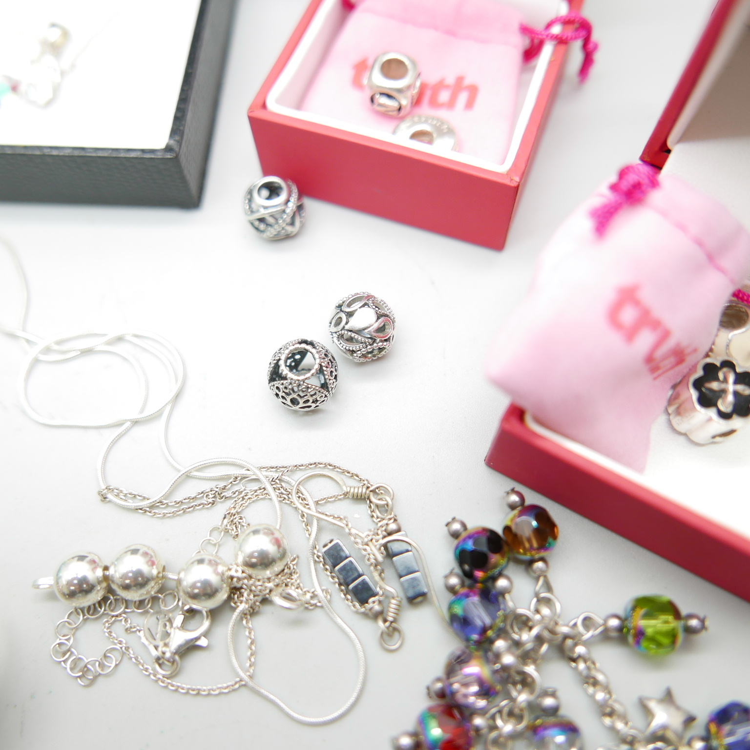 A collection of jewellery, including silver and silver mounted, a Pandora charm, etc. - Image 3 of 4